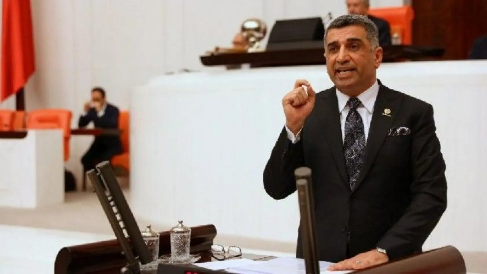 Milletvekili Gürsel Erol Elazığspor'u meclise taşıdı