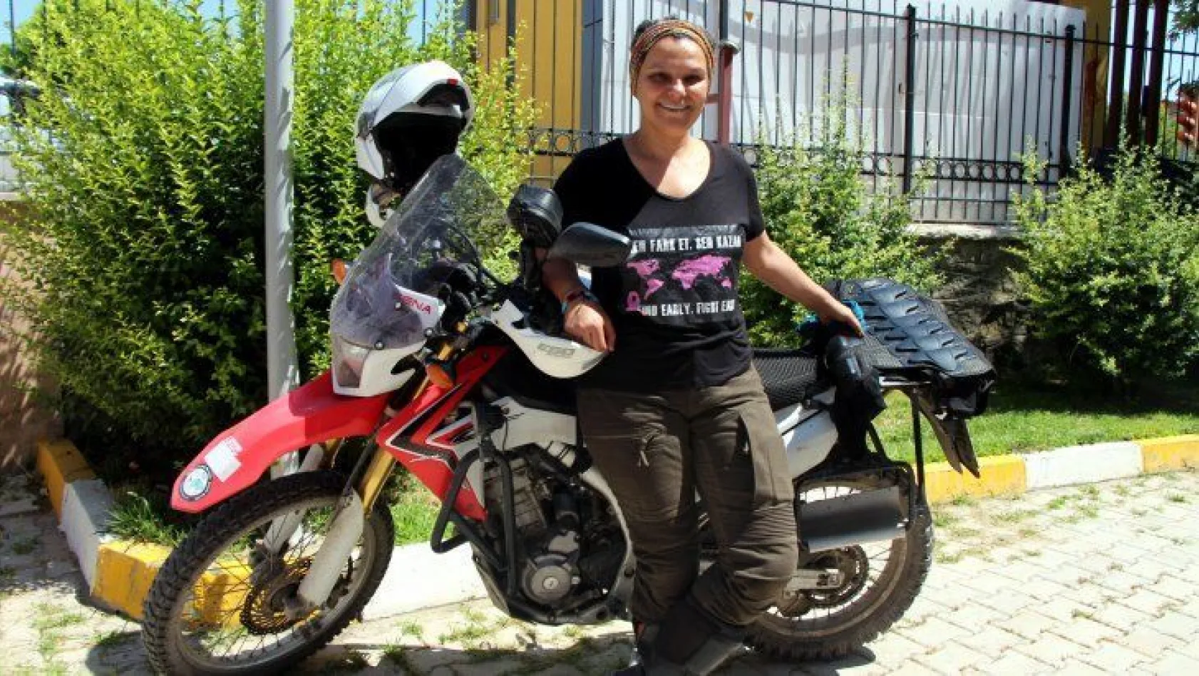 Motosikletli kadından 'kanser farkındalık turu'