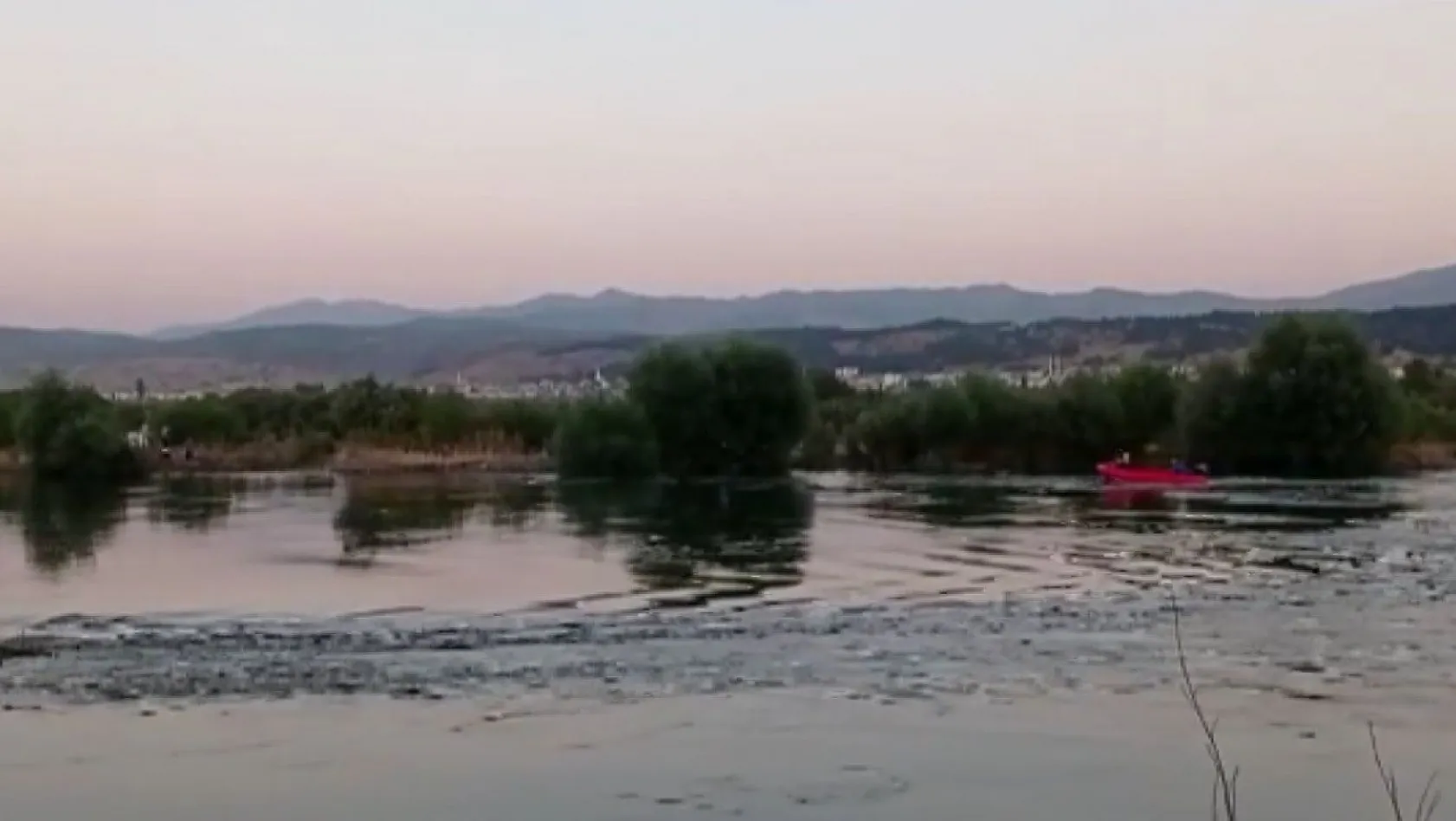 Murat Nehri'nde mahsur kaldılar