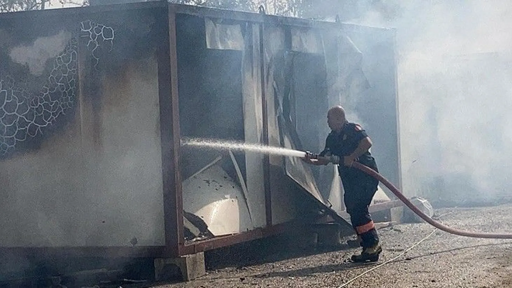 Okul şantiyesinde yangın çıktı