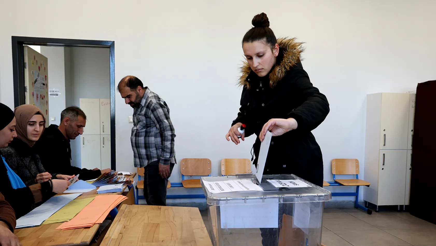Oy kullanma işlemleri Elazığ'da başladı