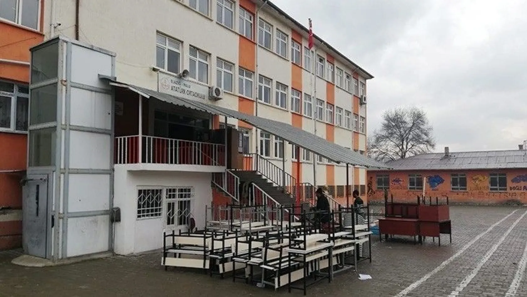 Palu'daki Atatürk Ortaokulu boşaltıldı