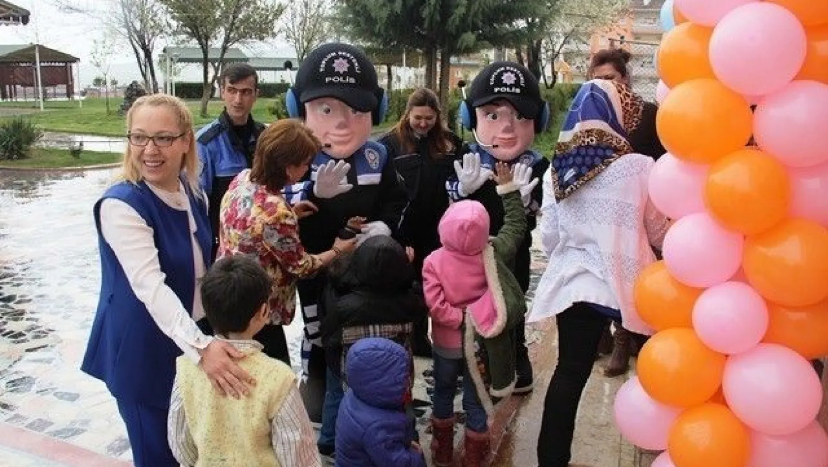 Polis eşlerinden çocuklara özel etkinlik