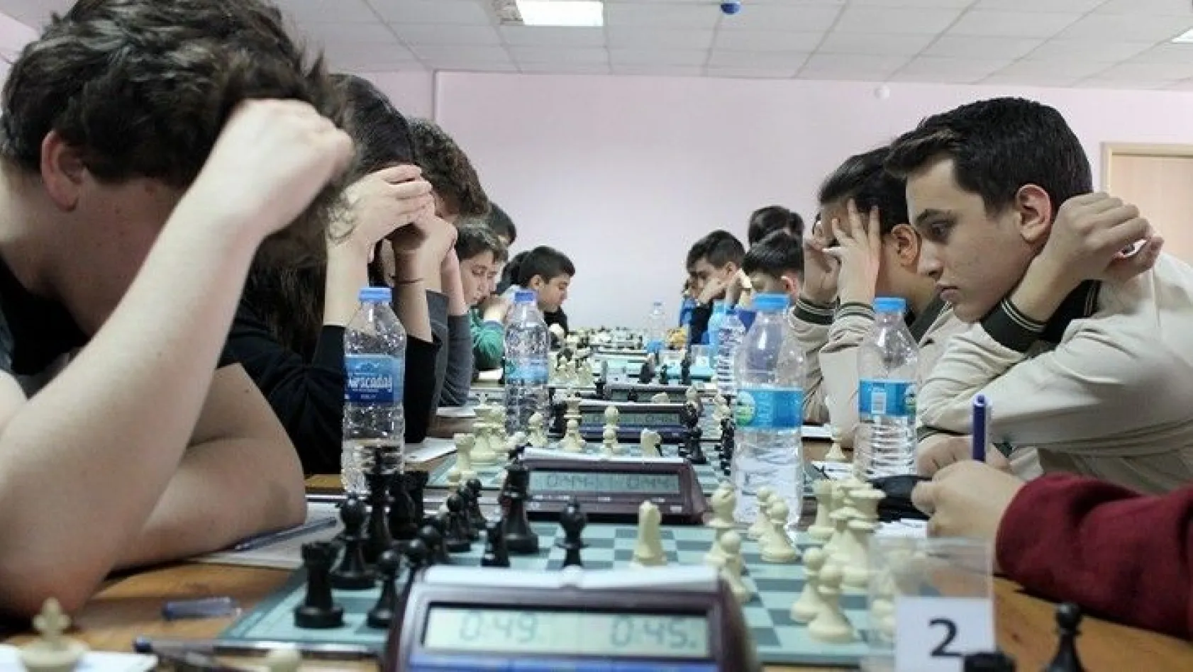 Satranç turnuvası başladı