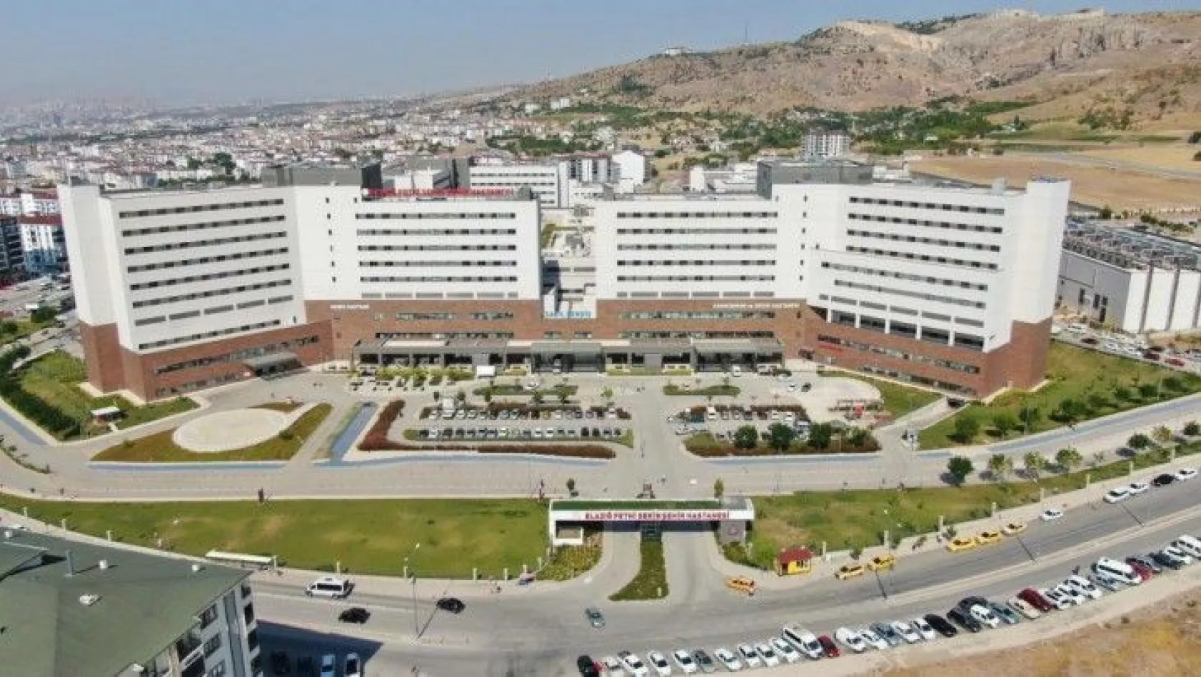 Şehir Hastanesi'nde Cübbe Giyme ve Belge Takdim Töreni yapıldı
