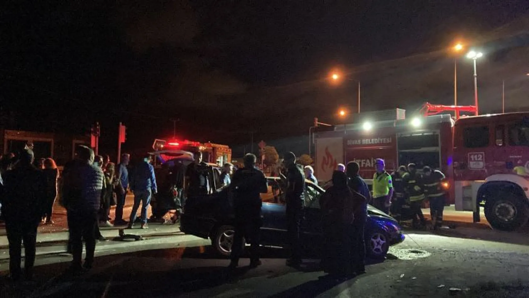 Sivas'ta feci kaza! 1'i çocuk 10 yaralı