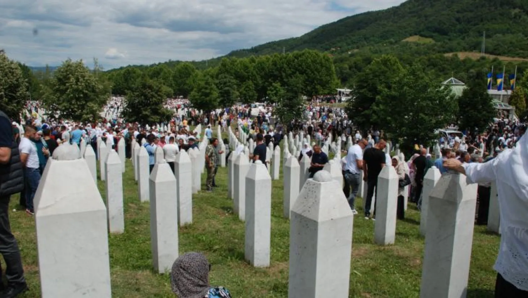 Srebrenitsa soykırımının 27. yılı