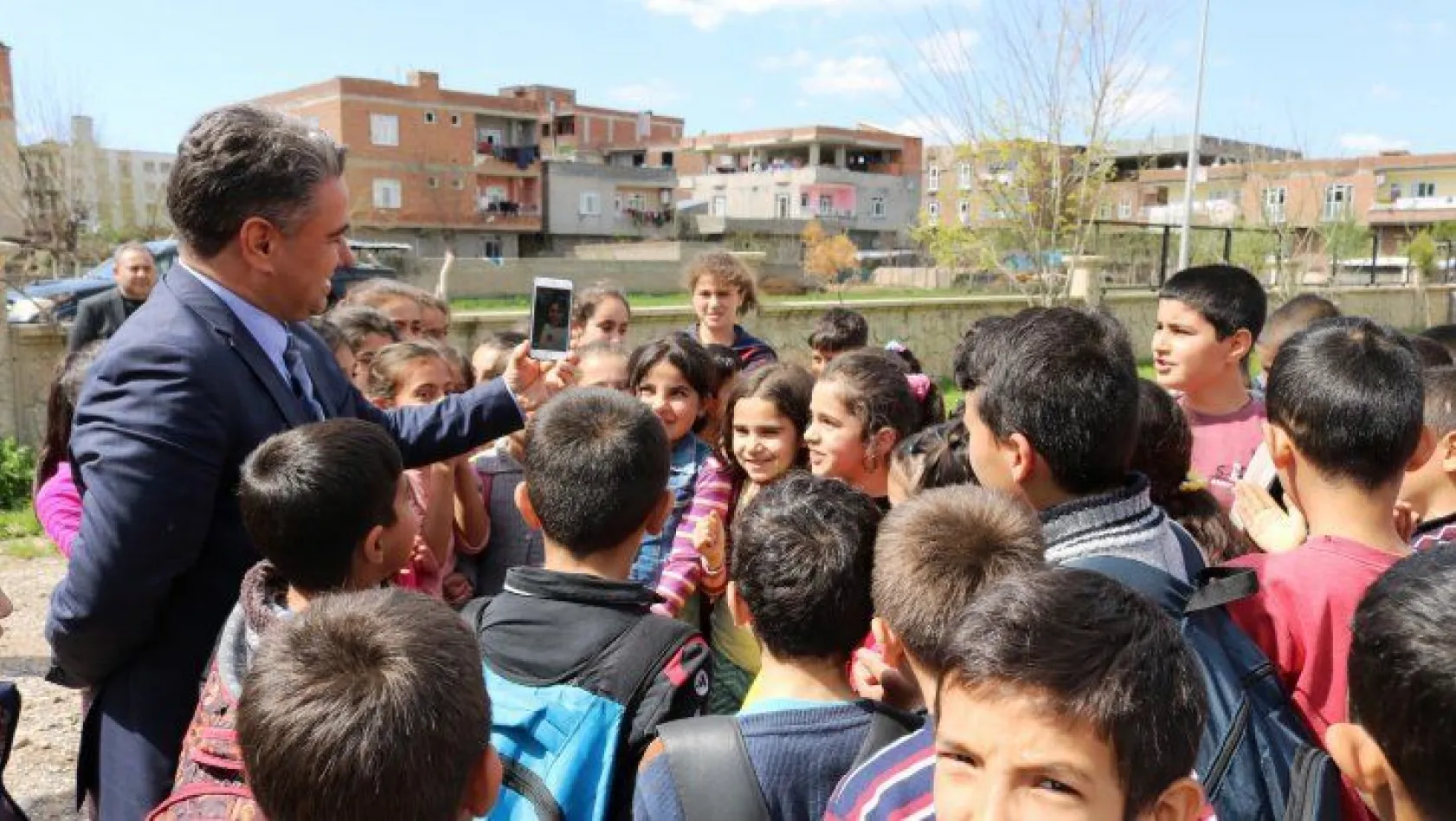 Öğrenciler davet etti, Ebru Yaşar kabul etti