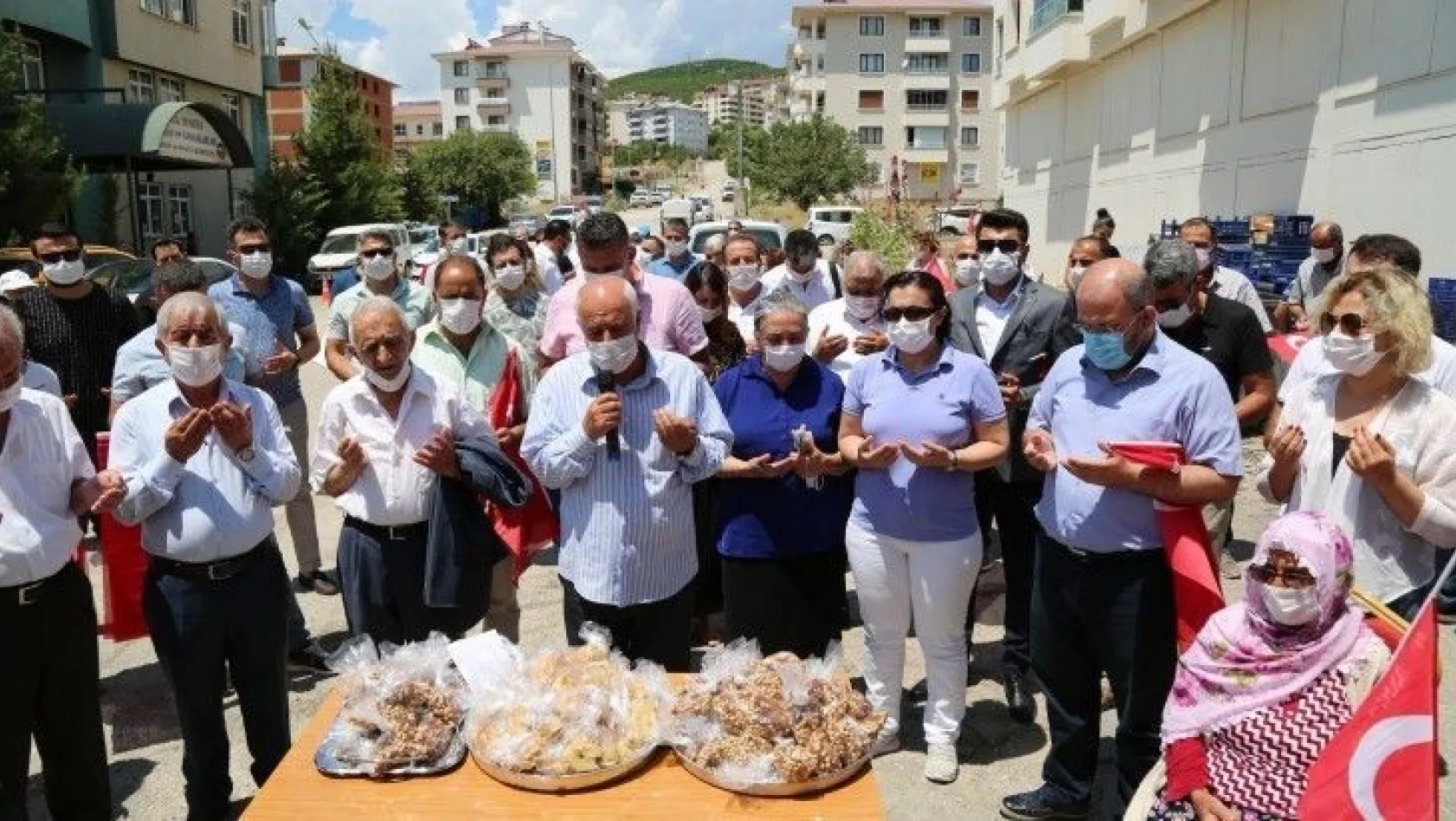 Tunceli'de Ayasofya için lokma dağıtıldı