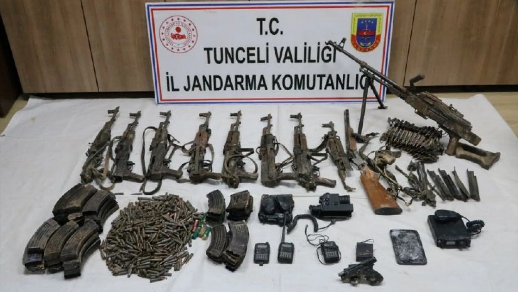 Tunceli'de Eren Kış-6 Operasyonu ile teröristlerin inleri imha ediliyor