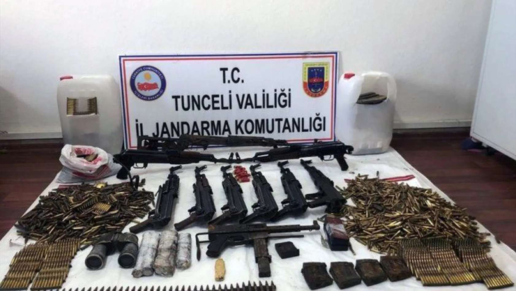 Tunceli'de terör örgütünün silah deposu imha edildi