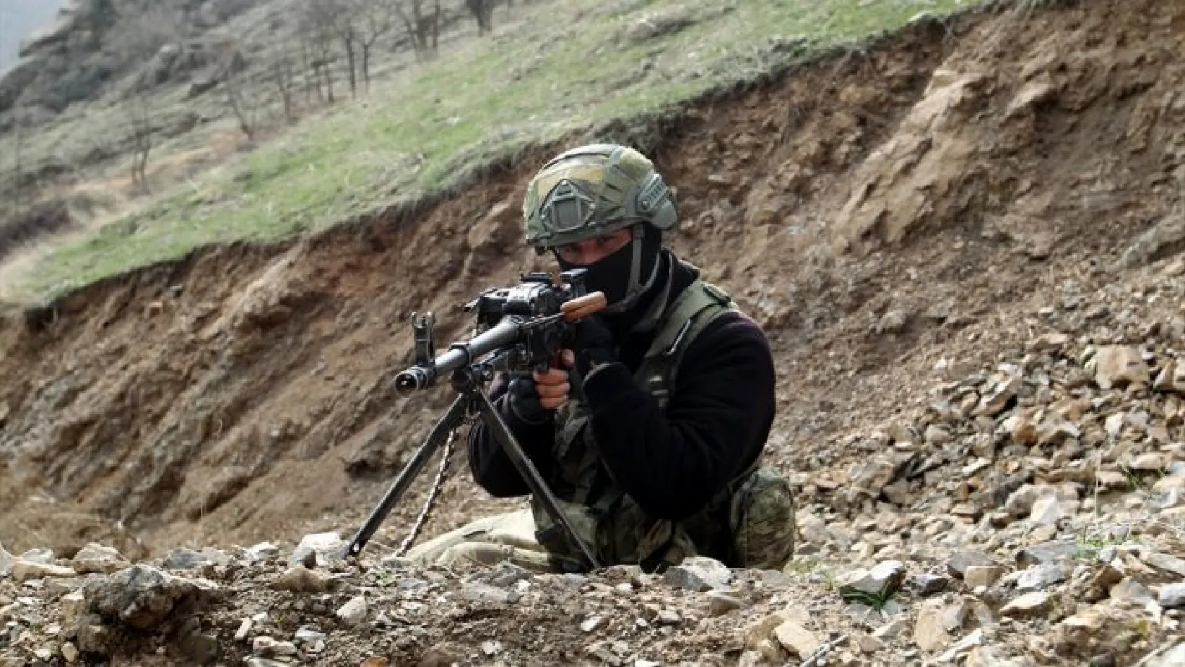 Türk askeri teröristlere geçit vermiyor