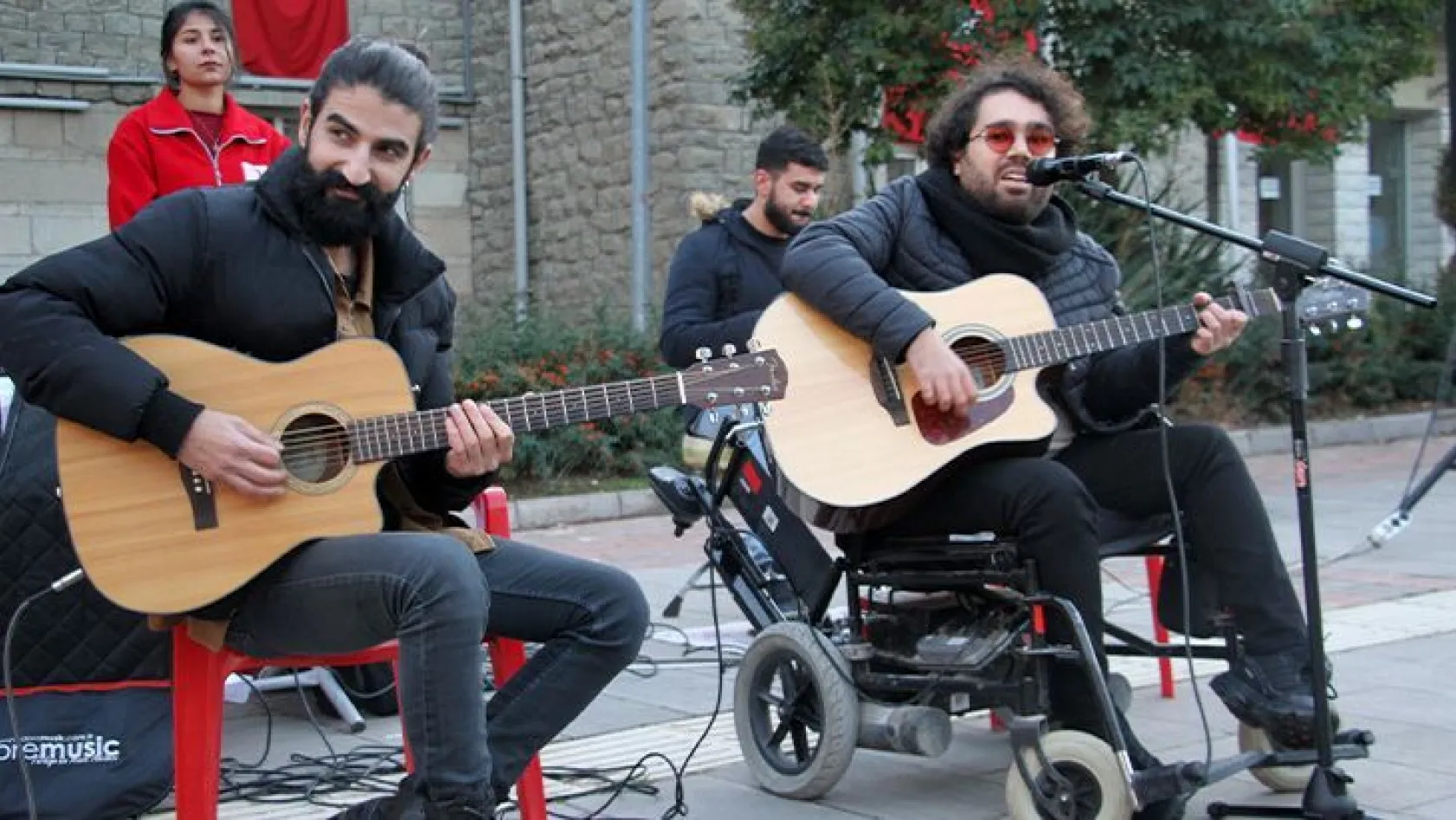 Türk Kızılay Engelsiz Kulübü'nden müzik dinletisi