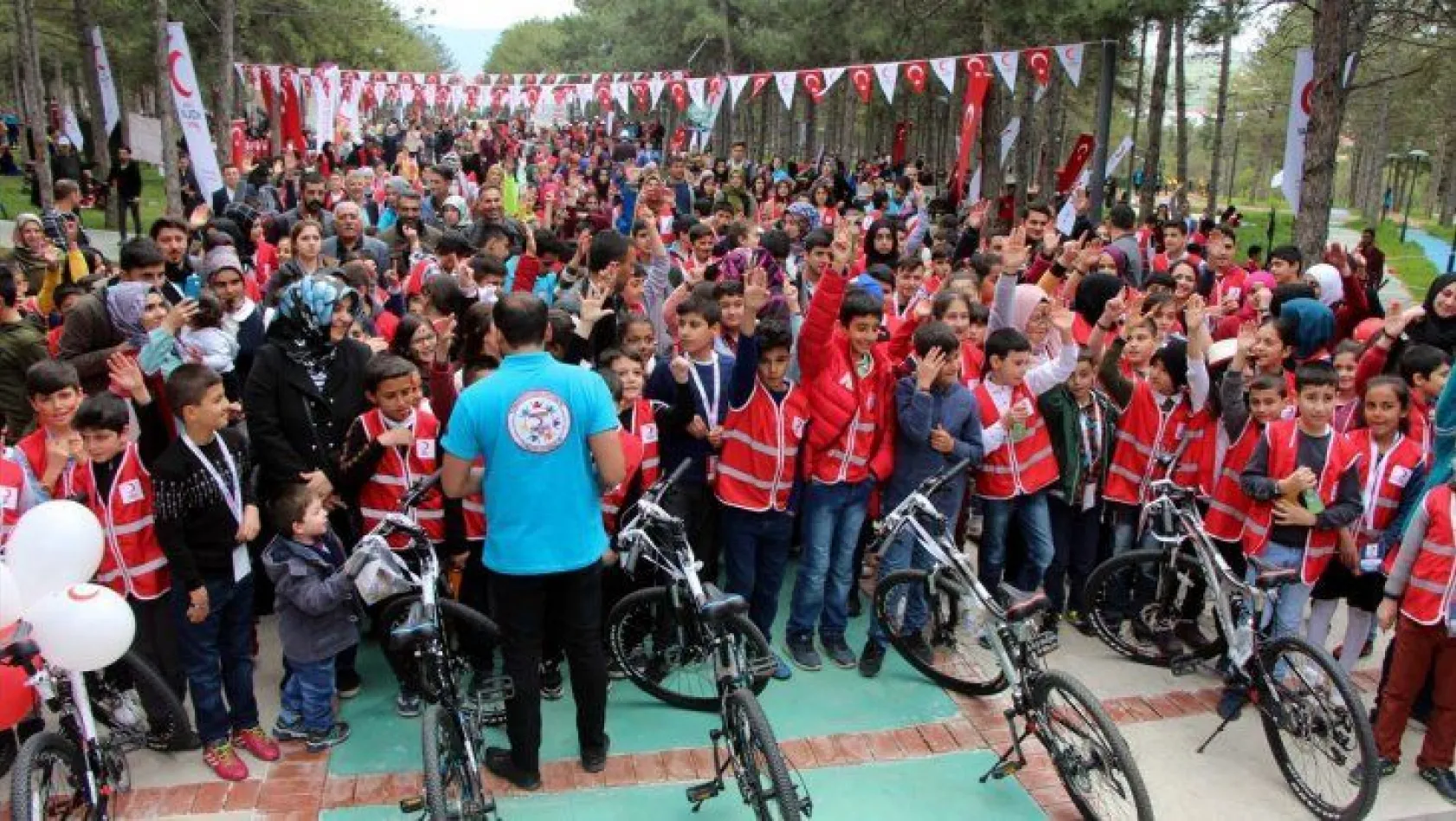 Türk Kızılaydan Elazığlı çocuklar için festival
