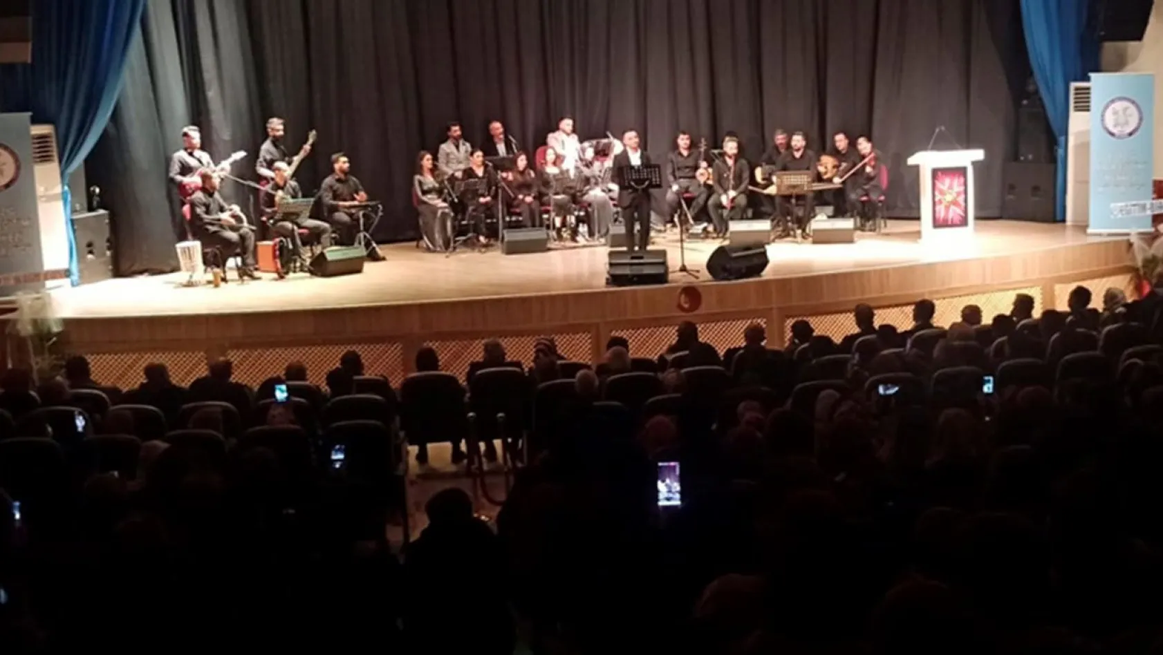 Türk Müziği Korosu konser verdi