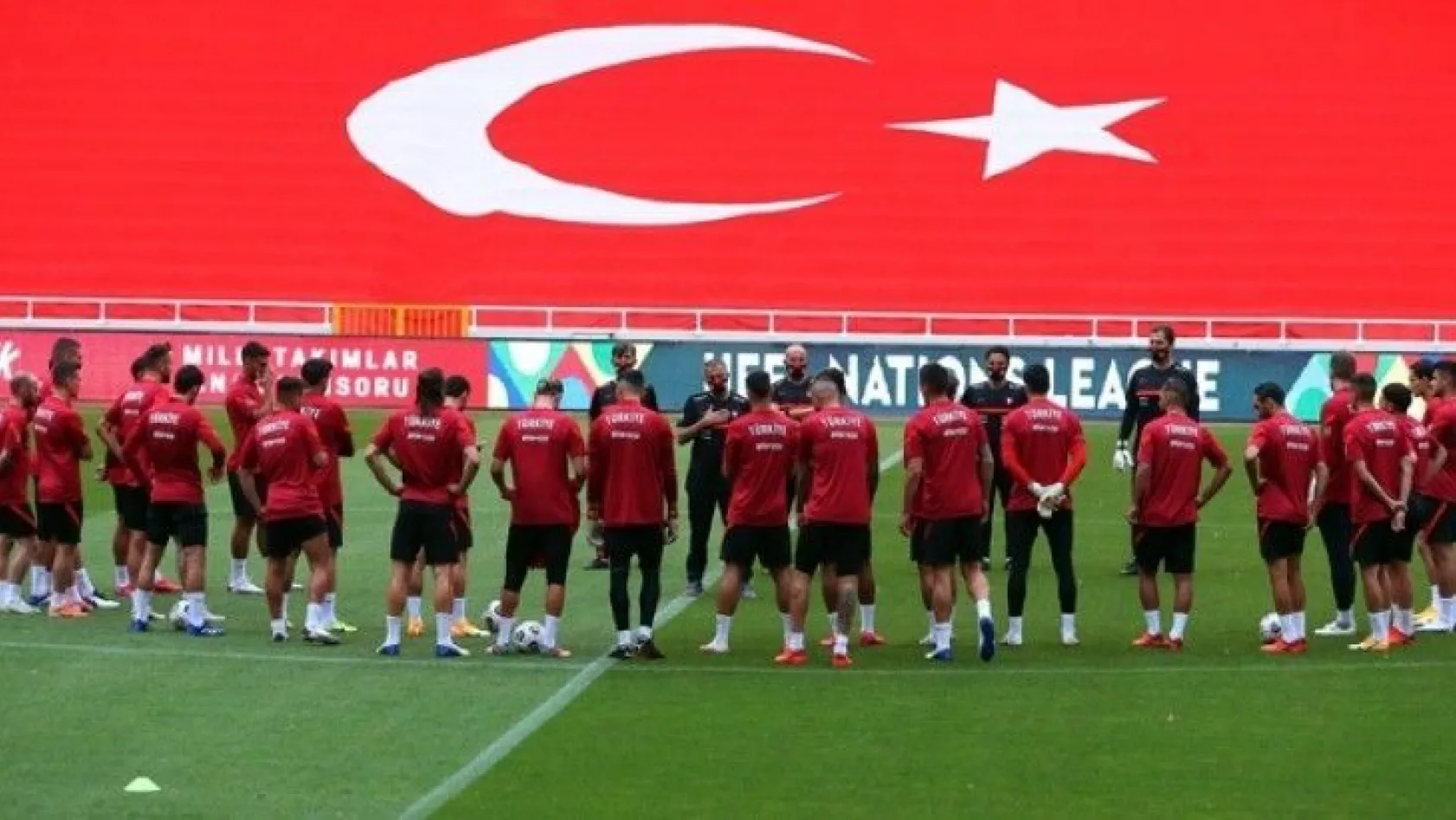 Türkiye-Sırbistan maçında localara seyirci alınacak