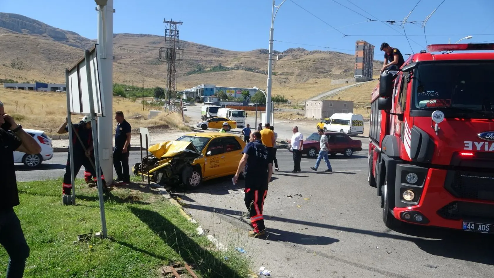 TÜVTÜRK kavşağında trafik kazası