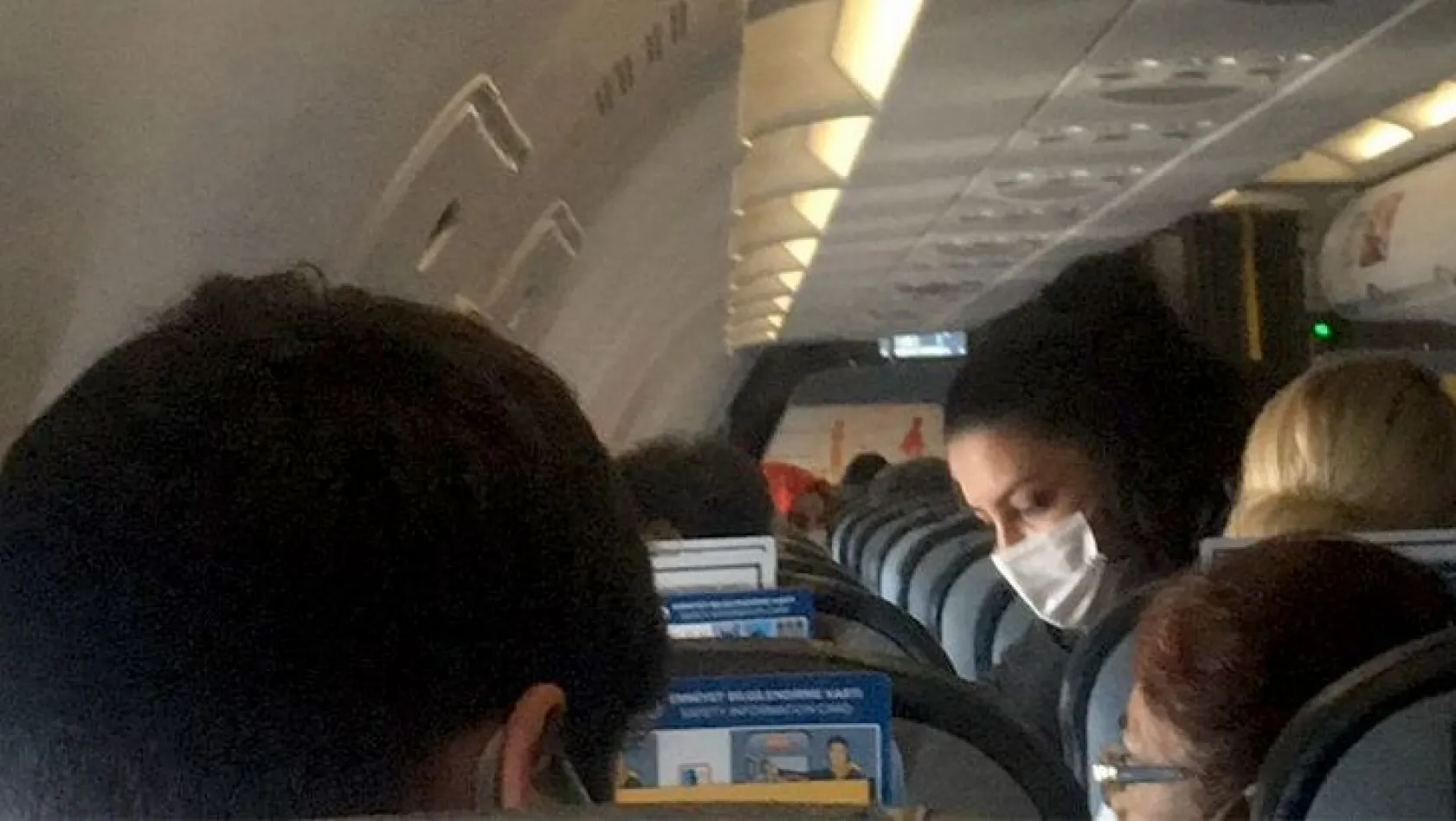 Uçakta rahatsızlandı, hemşire yolcu ilk müdahaleyi yaptı
