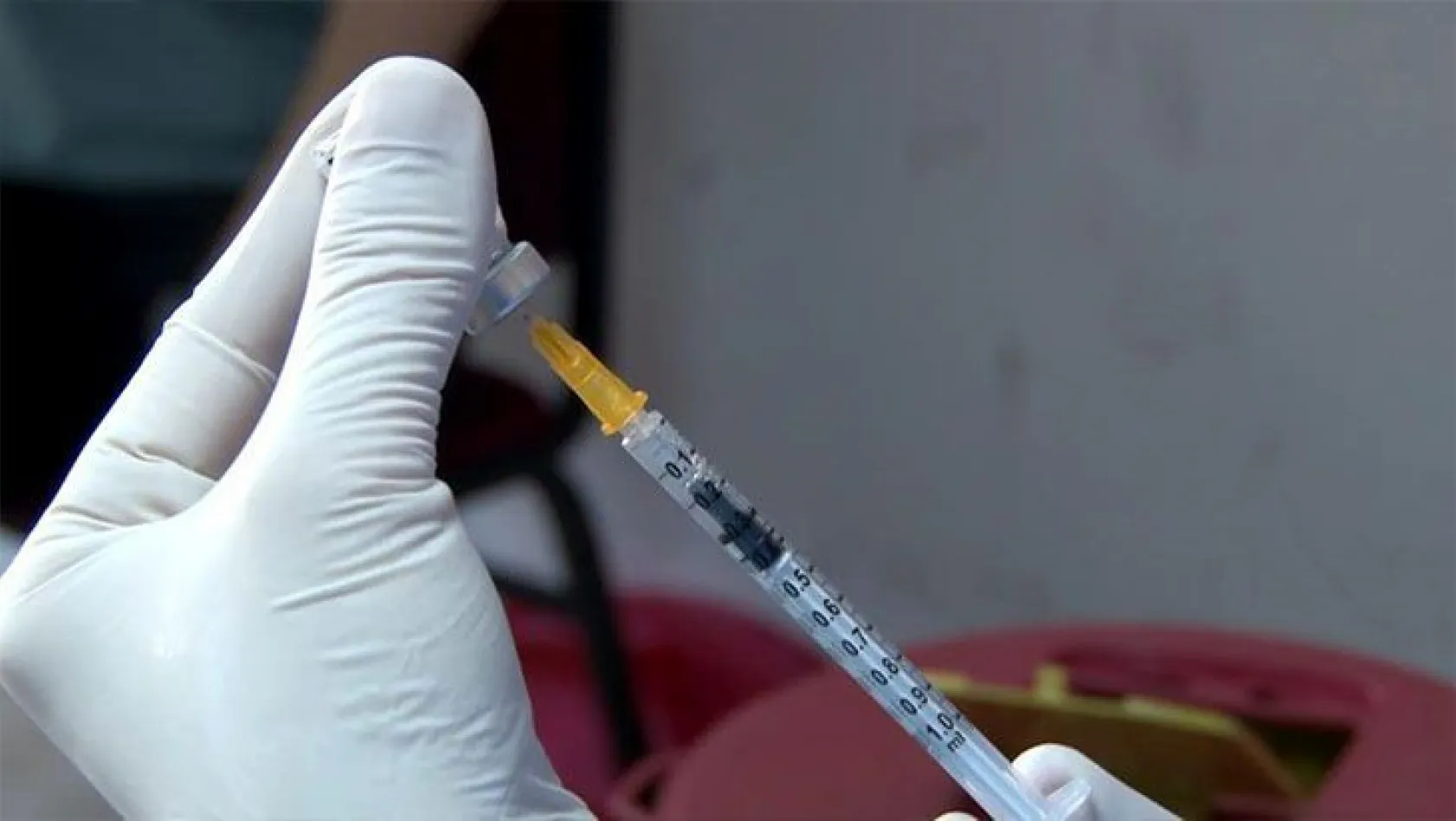 'Üzerinden 6 ay geçmiş aşının hiçbir koruyuculuğu yok'