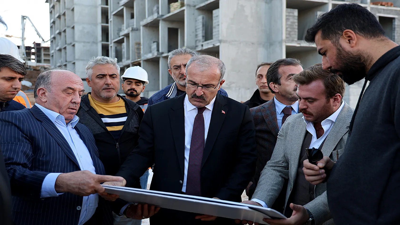 Vali Toraman, deprem konutlarını inceledi