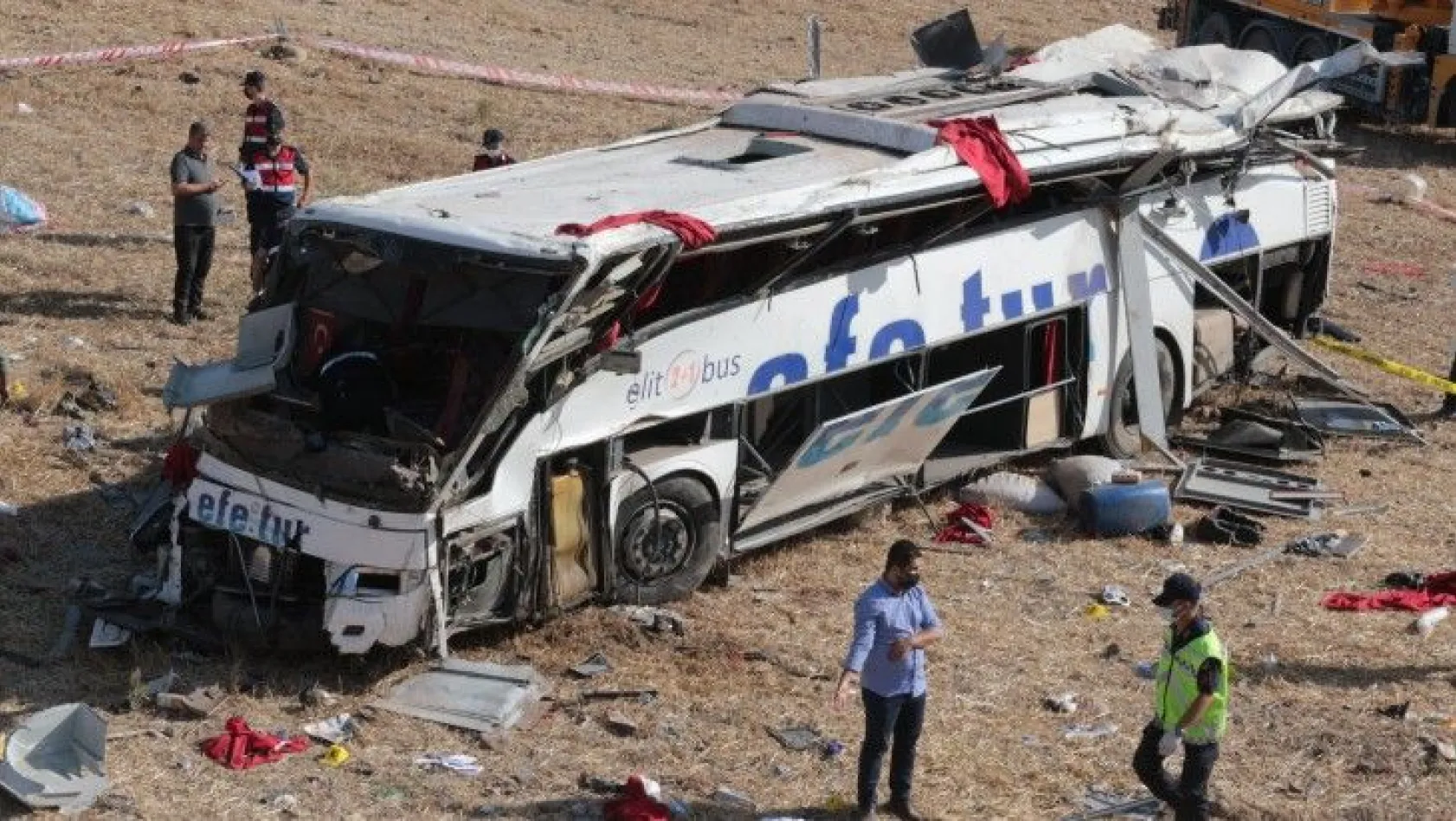 Yolcu otobüsü devrildi: 14 ölü, 18 yaralı