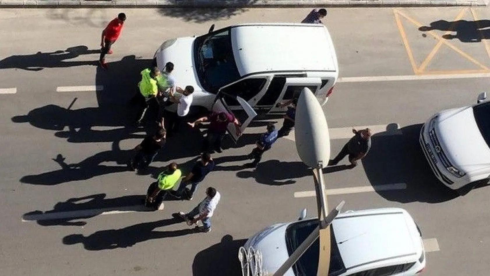 2 polisin yaralanmasına neden olan 3 şüpheli yakalandı