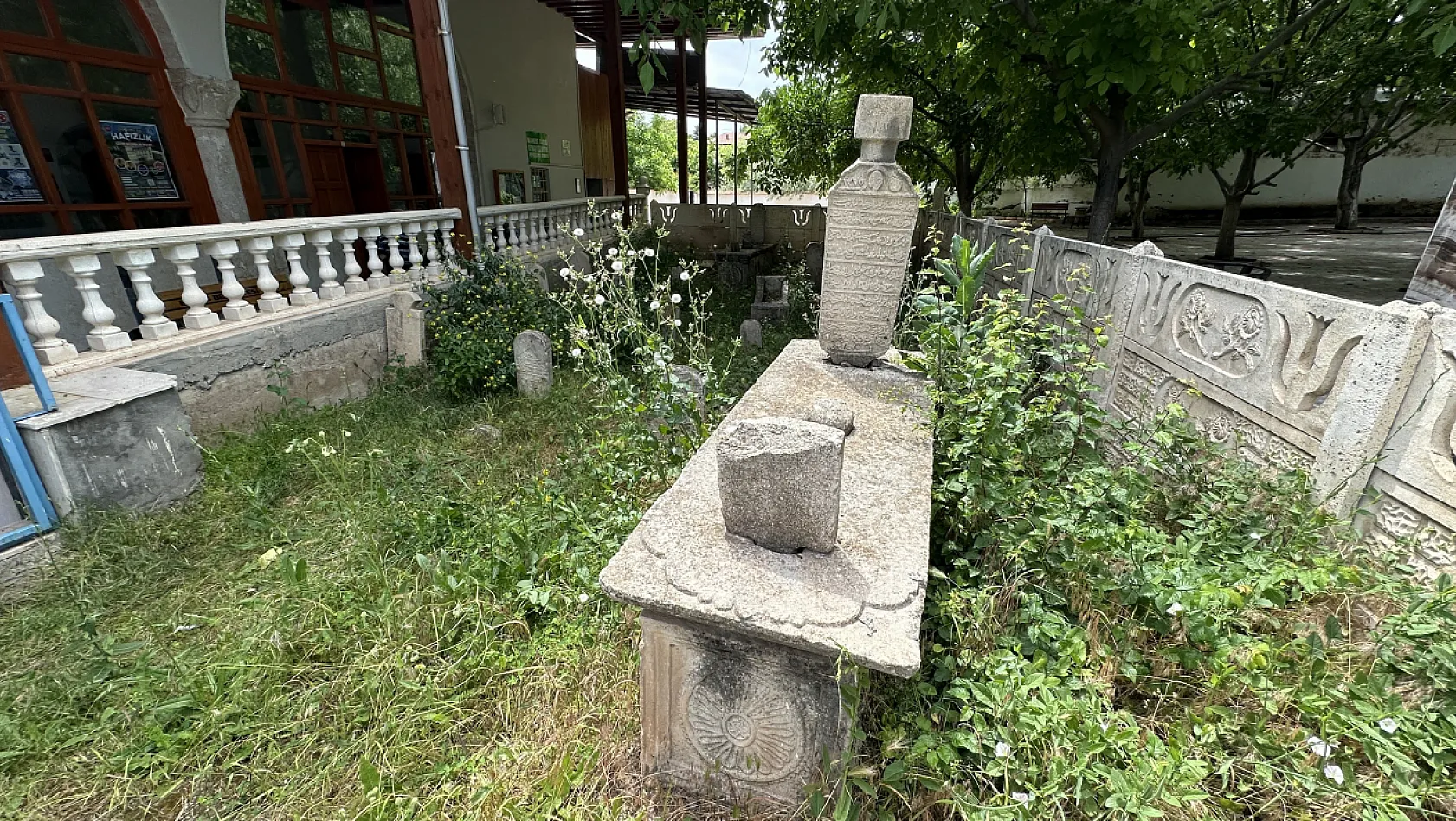 200 yıllık tarihi mezarlar gün yüzüne çıkarılmayı bekliyor