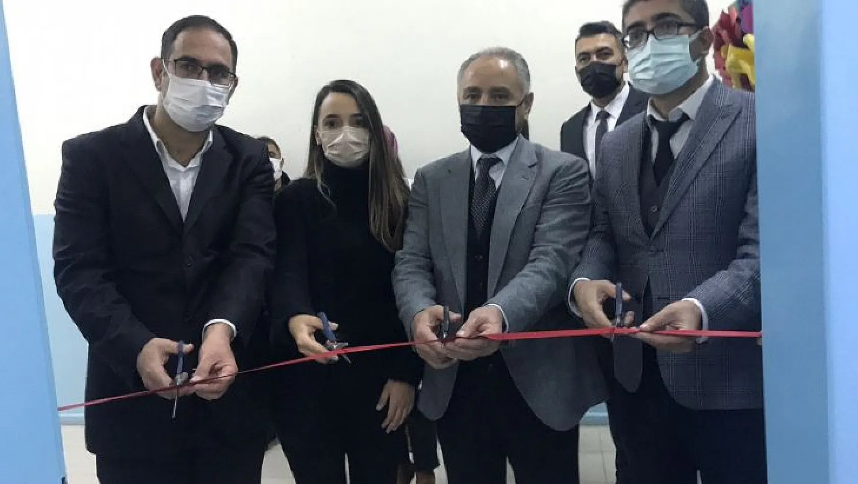 Yapımı tamamlanan kütüphane açıldı
