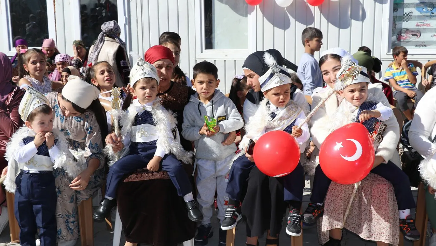 Ahıska Türkü çocuklar için toplu sünnet şöleni