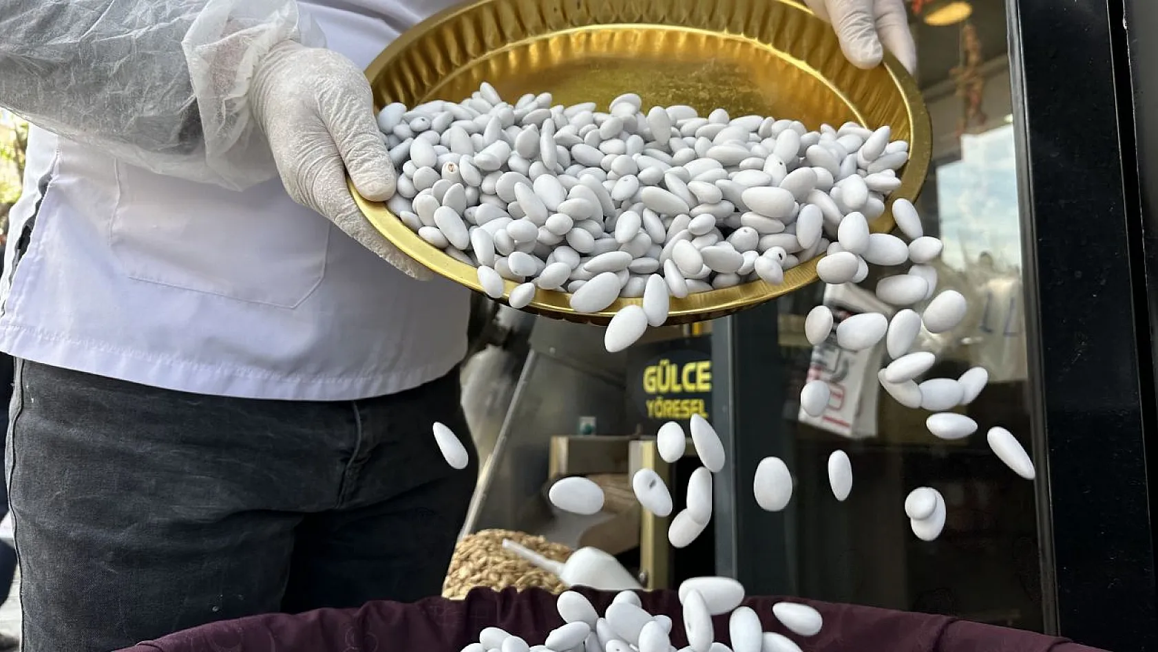 Badem şekerinin Ramazan yoğunluğu