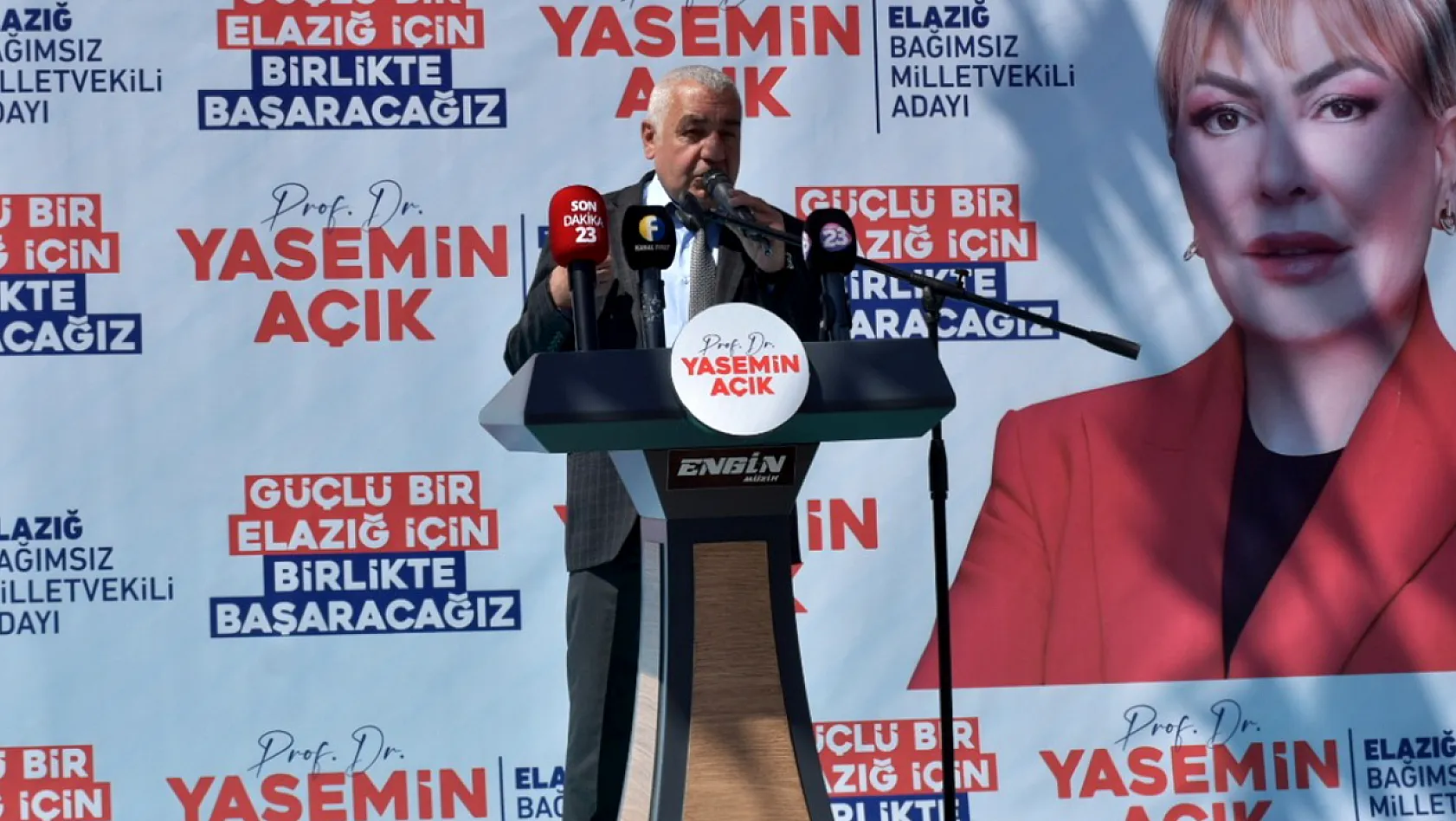Bağımsız Aday Prof. Dr. Açık'ın SKM açılışında duygusal anlar