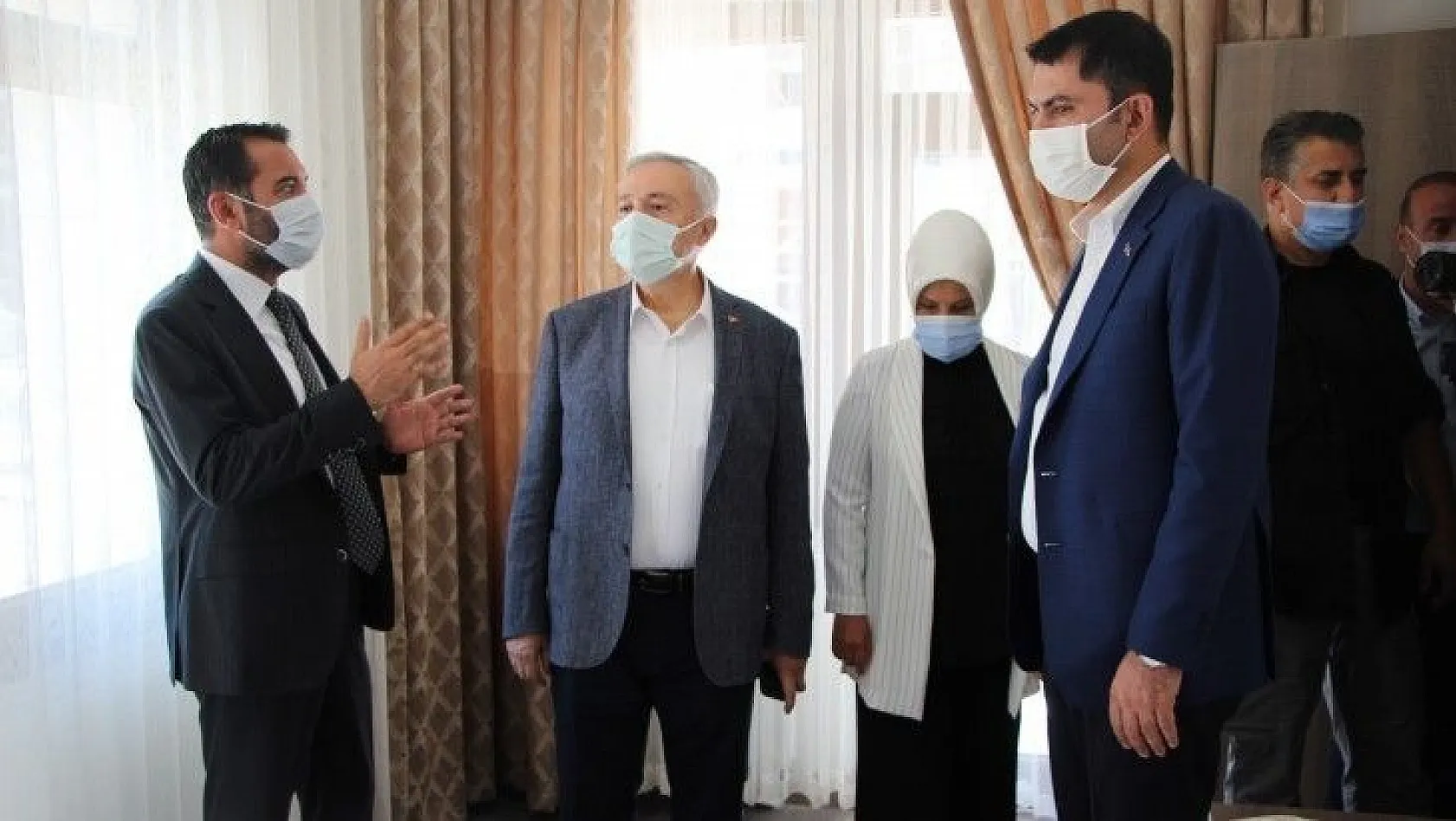 Bakan Kurum deprem konutlarını inceledi