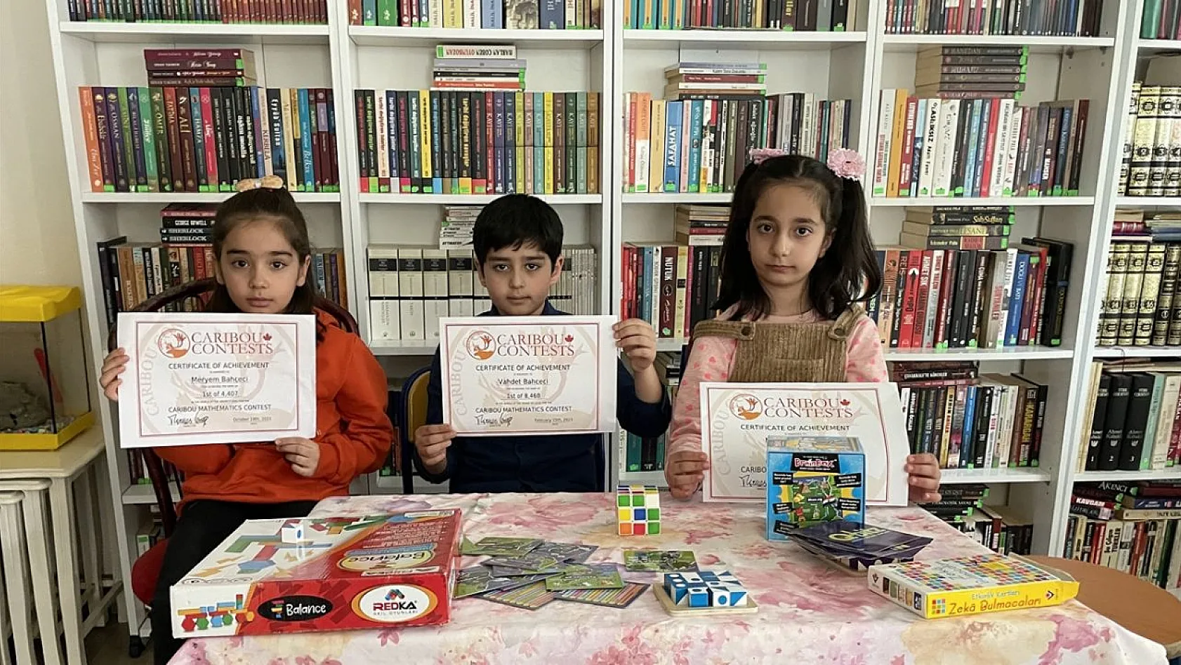 Başarılı kardeş ve kuzenlerinin hedefi bilim insanı olmak