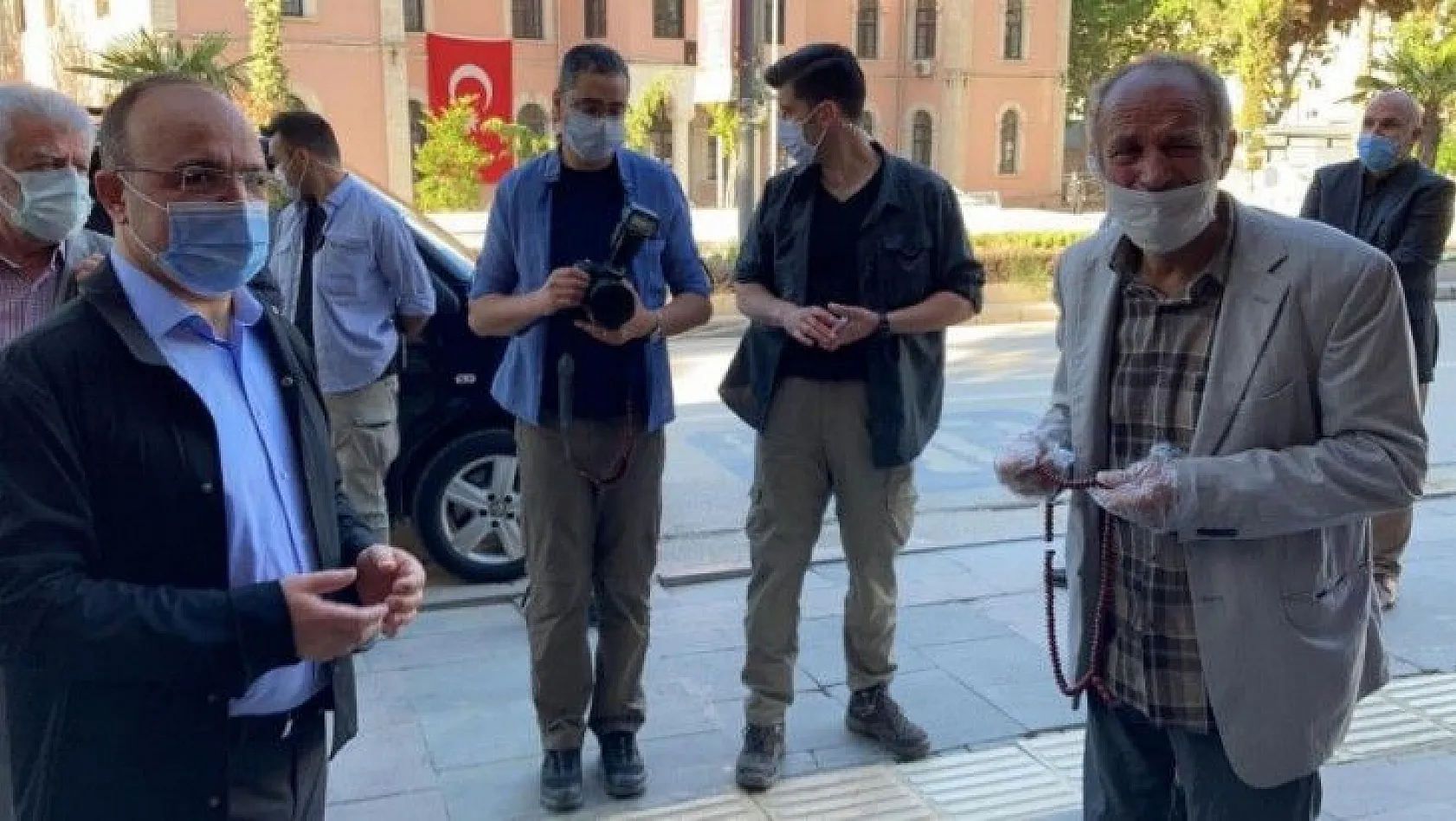 Bayram sabahı Vali Yırık'tan gönüllere dokunan hareket