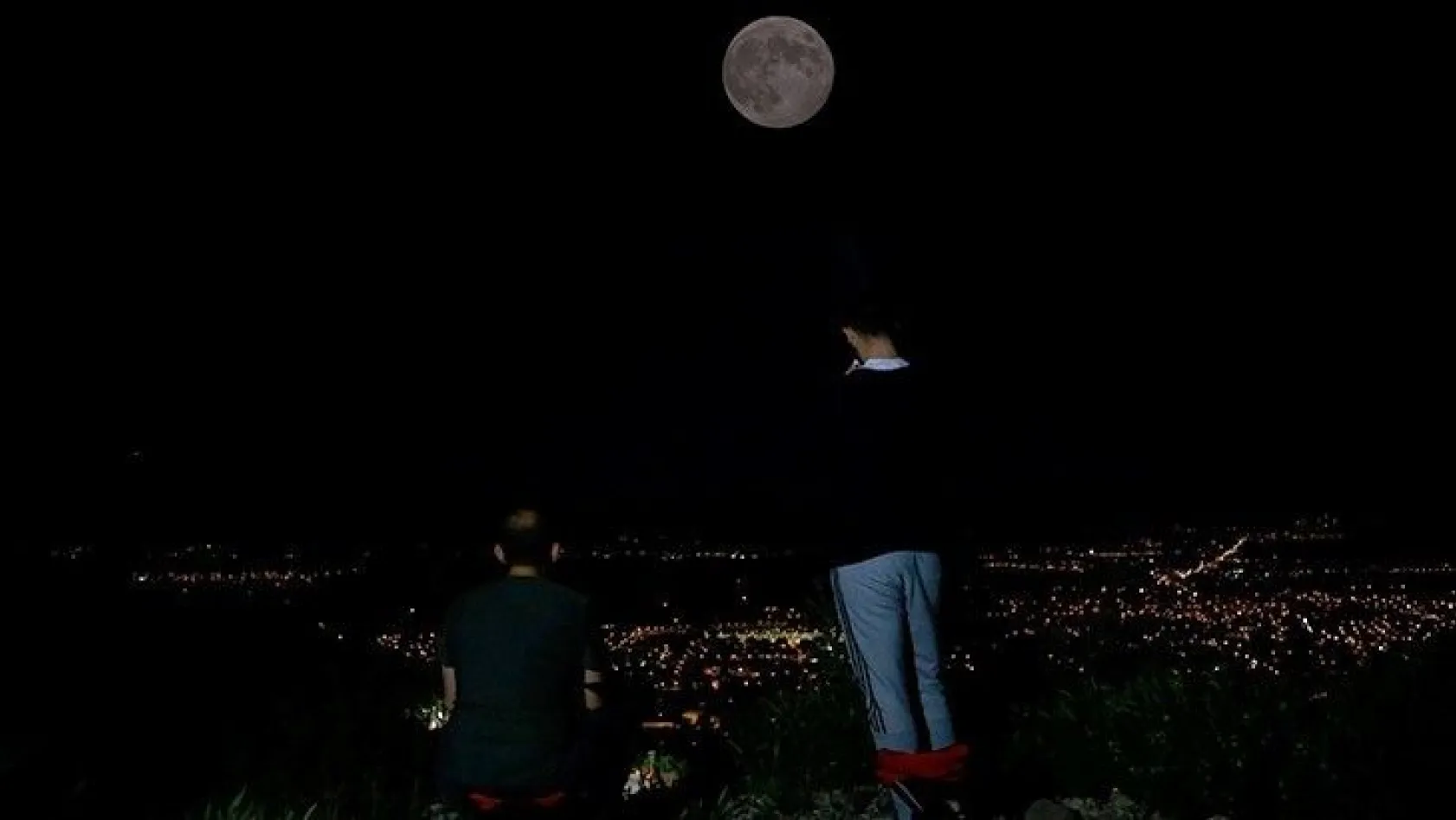 'Çilek Ay Tutulması' kartpostallık manzara oluşturdu