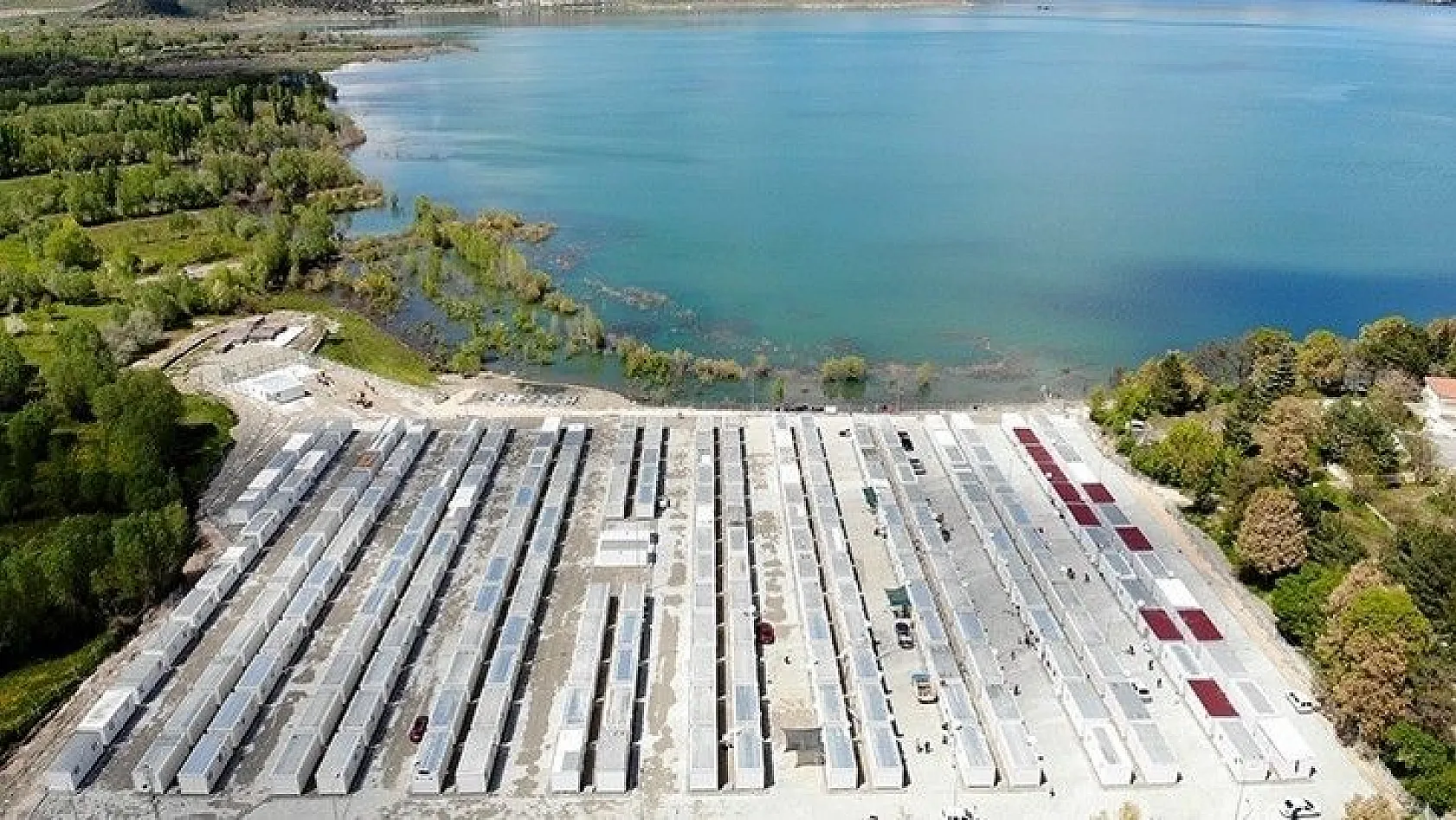 Depremin merkezi Sivrice'de konteyner kentte yaşam