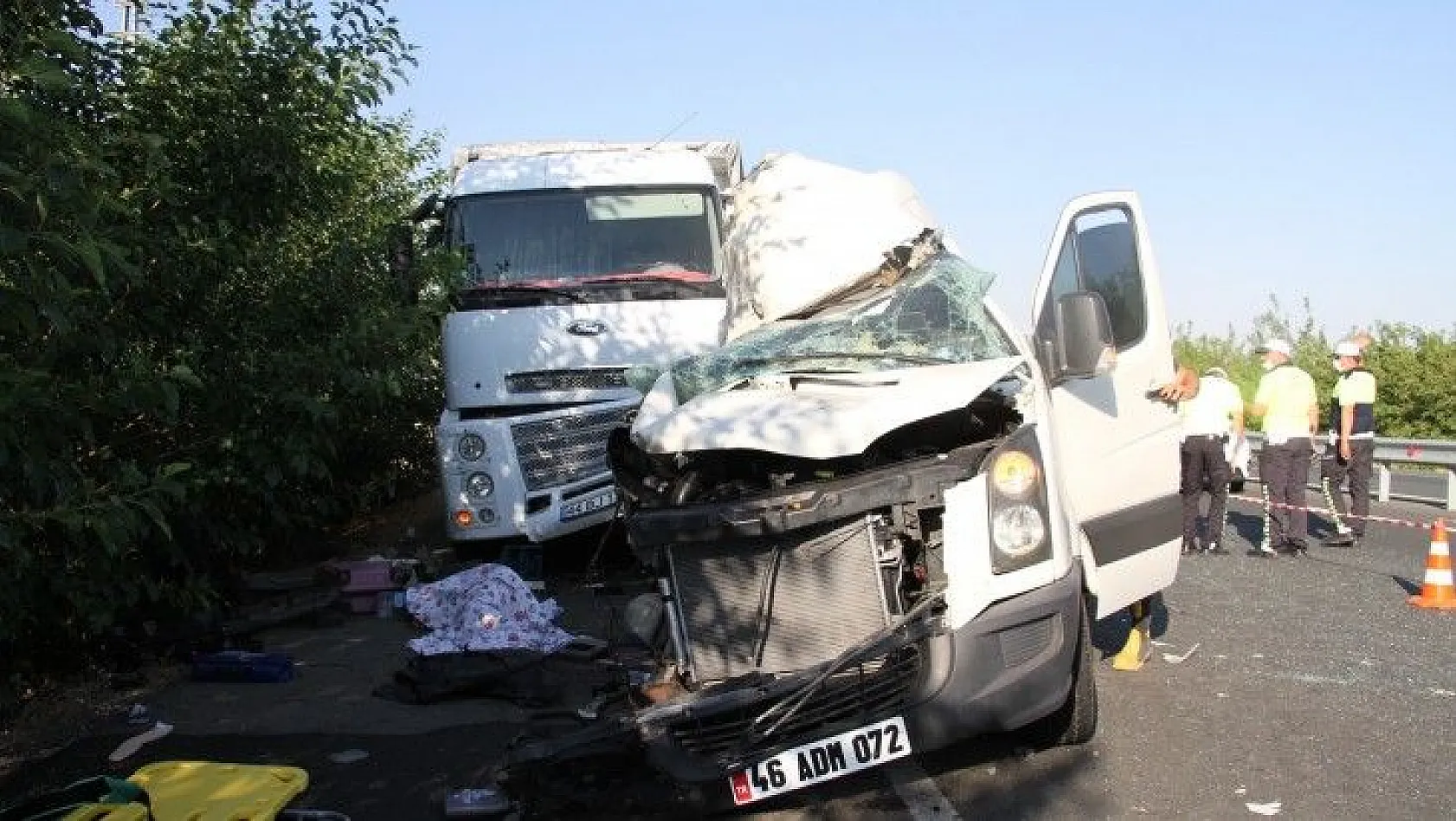 Düğün yolunda feci trafik kazası