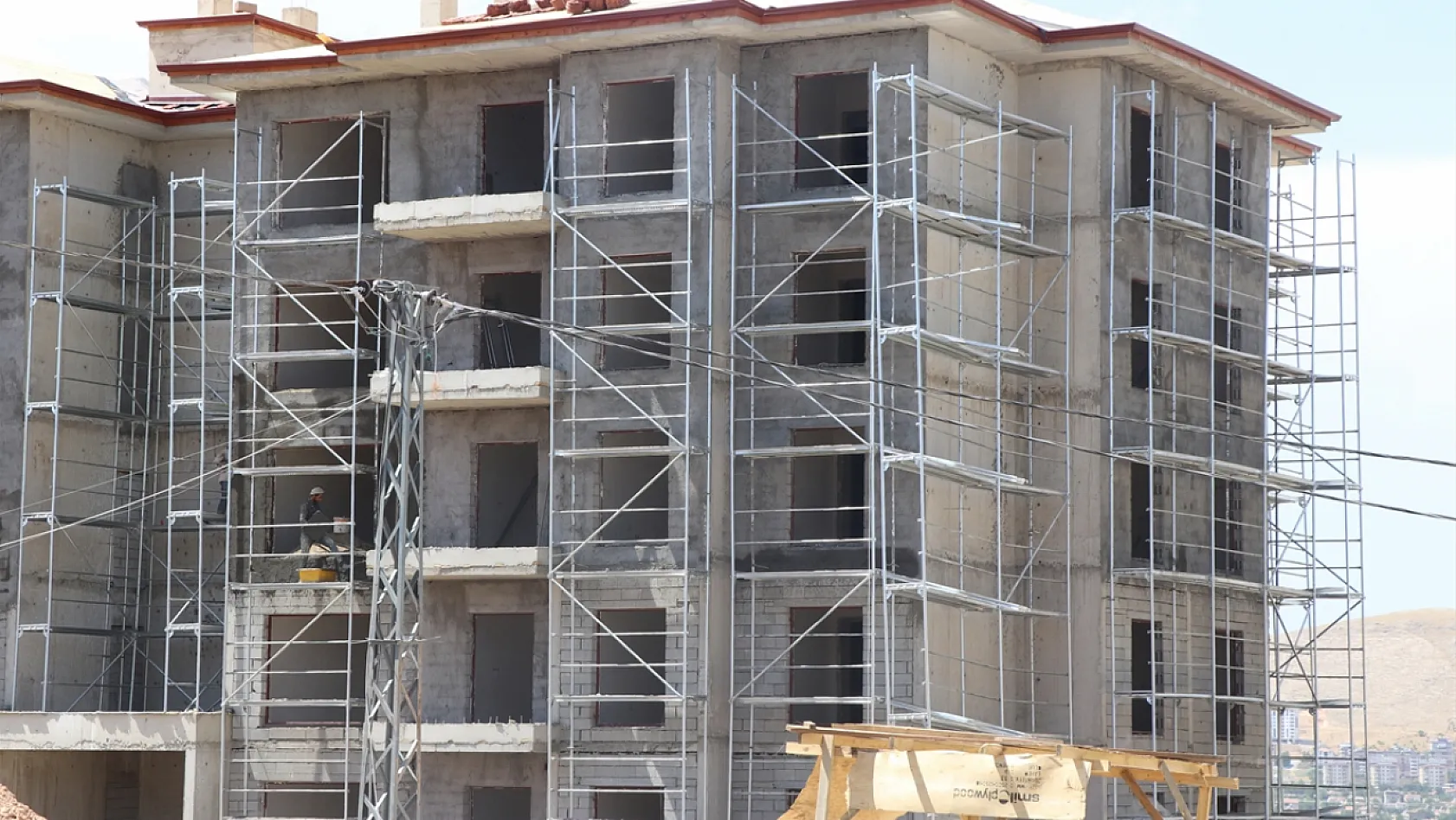Elazığ'da 2 bin 936 deprem konutunun inşası sürüyor