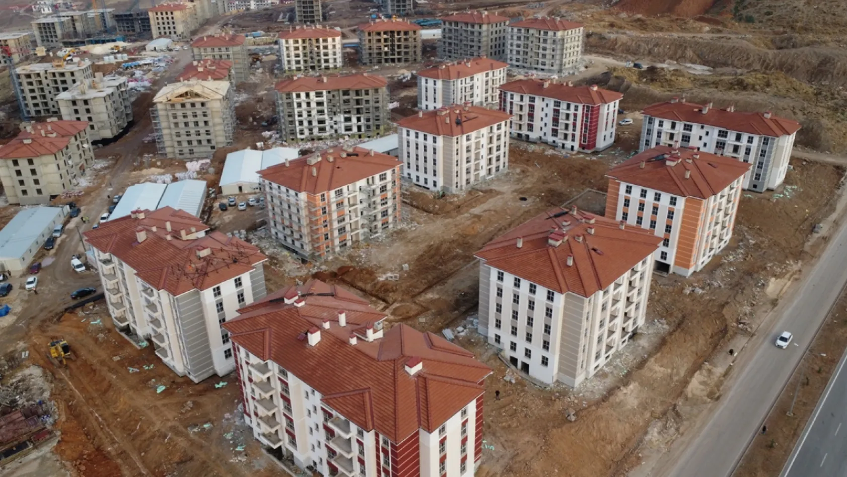 Elazığ'da 2 bin 936 deprem konutunun inşası etap etap ilerliyor