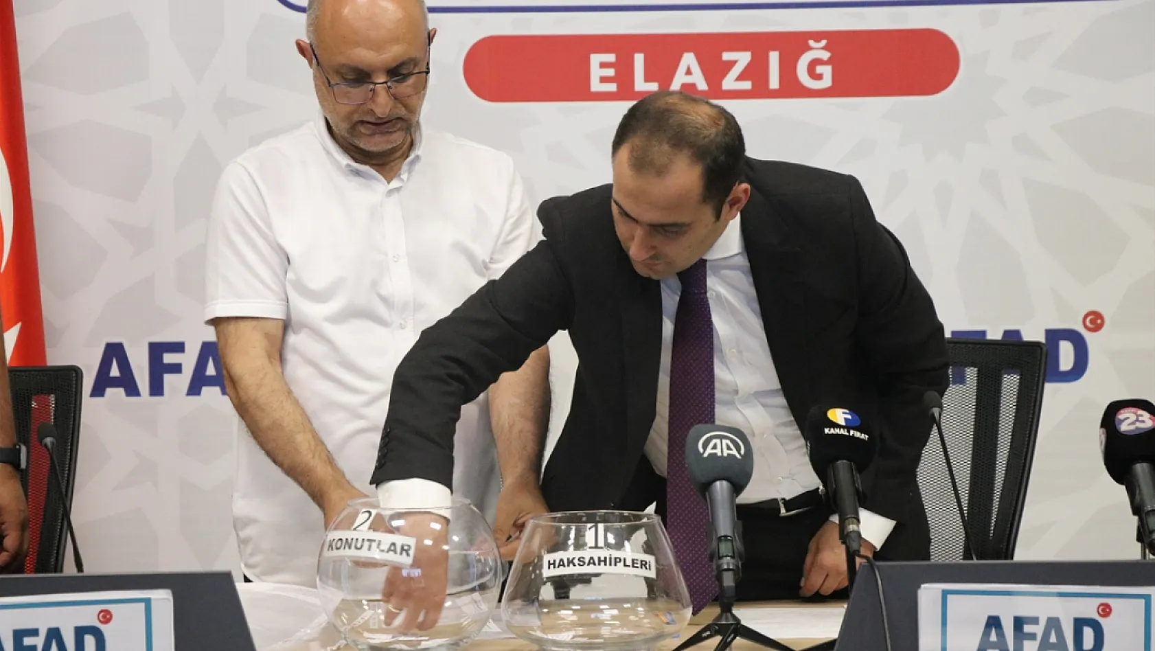 Elazığ'da 43 deprem konutu için kura çekildi