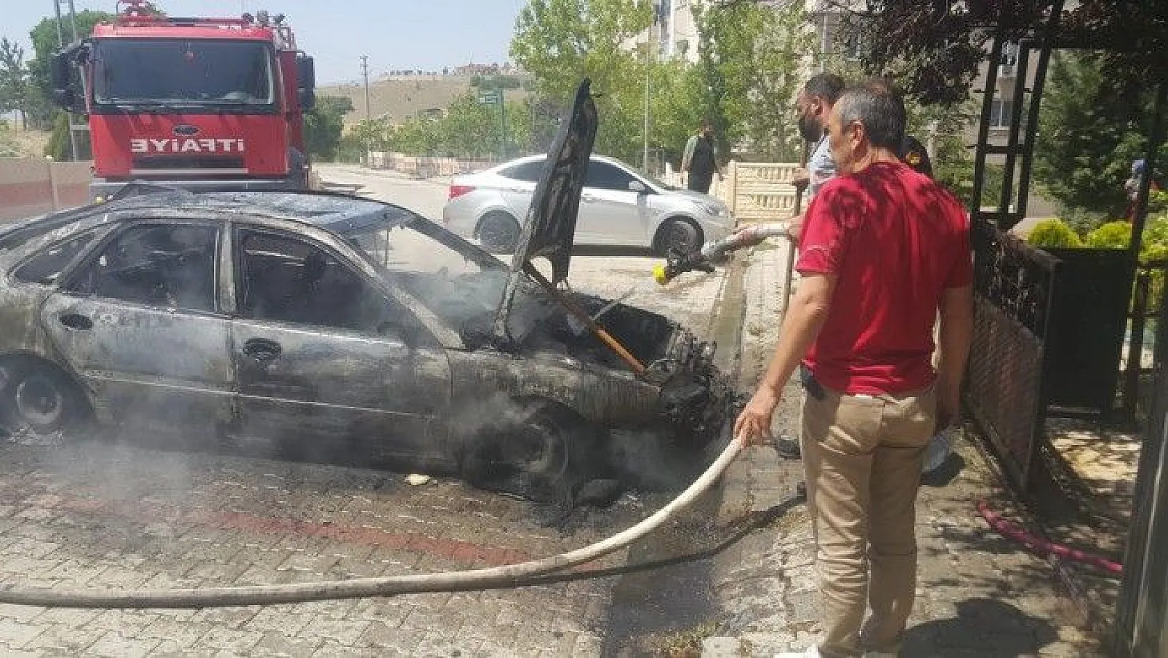 Elazığ'da araç yangını