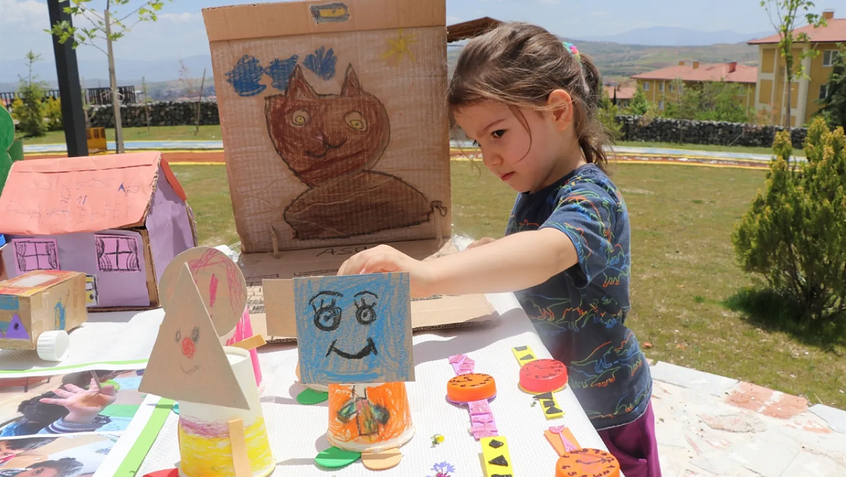 Elazığ'da atıklardan hazırlanan ürünler sergilendi