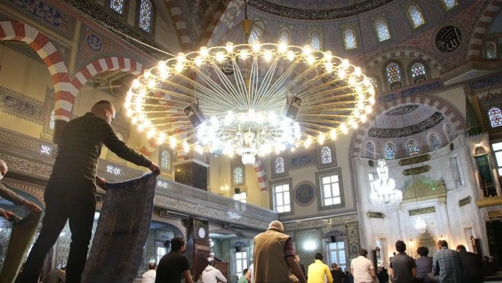 Elazığ'da bayram namazı kılındı