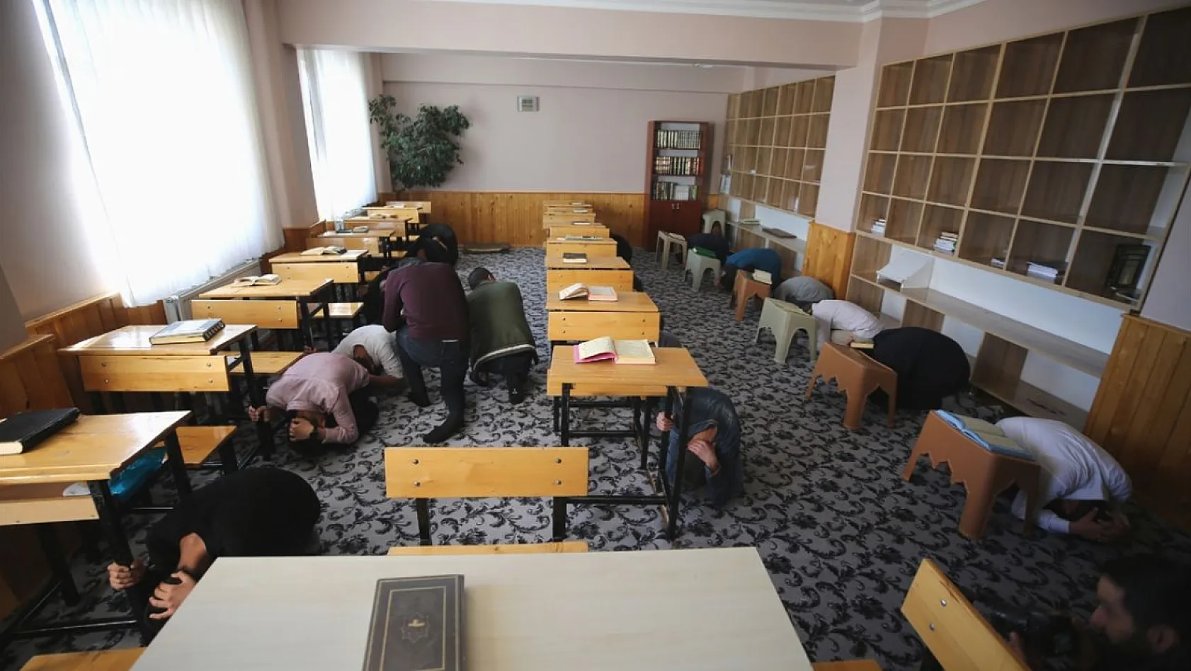 Elazığ'da 'Deprem Anı, Çök Kapan Tutun ve Tahliye' tatbikatı