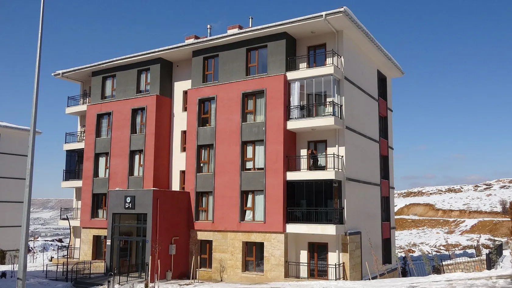 Elazığ'da evlerini depremzedelere ücretsiz tahsis ettiler