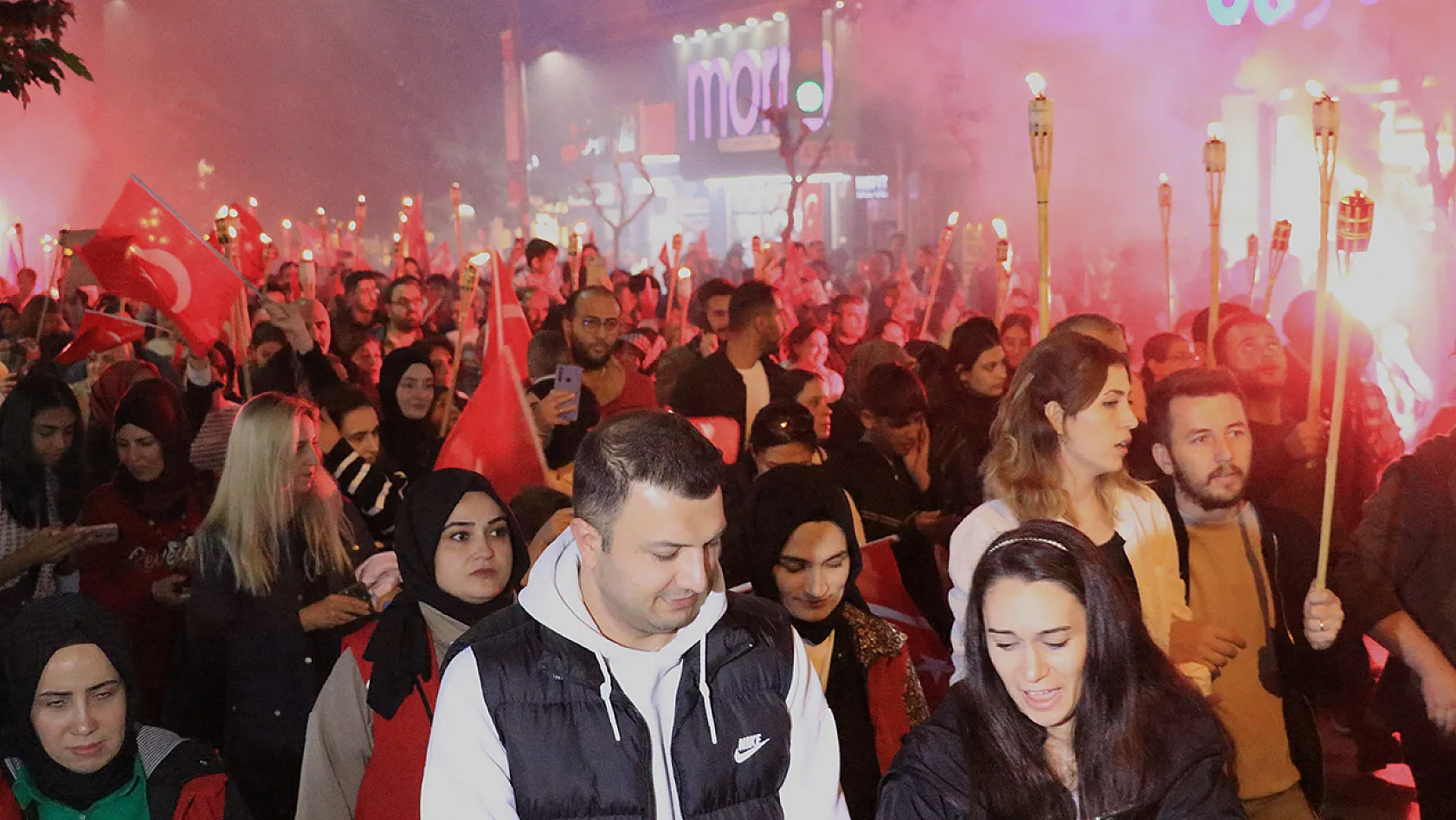 Elazığ'da fener alayı düzenlendi