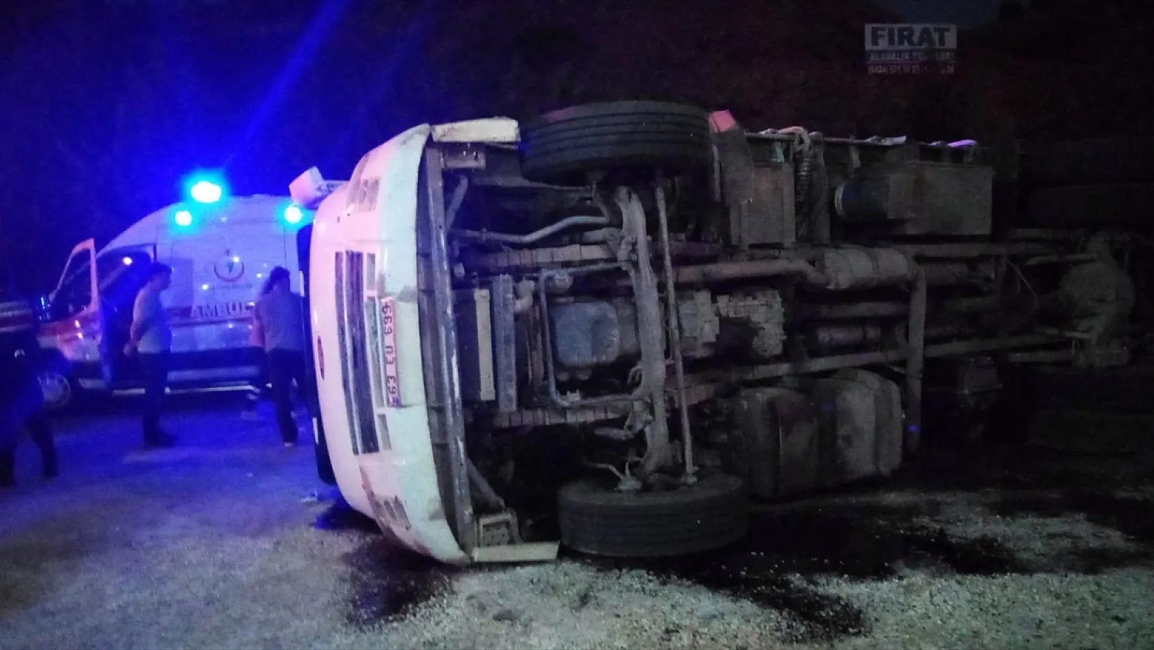 Elazığ'da kamyon devrildi