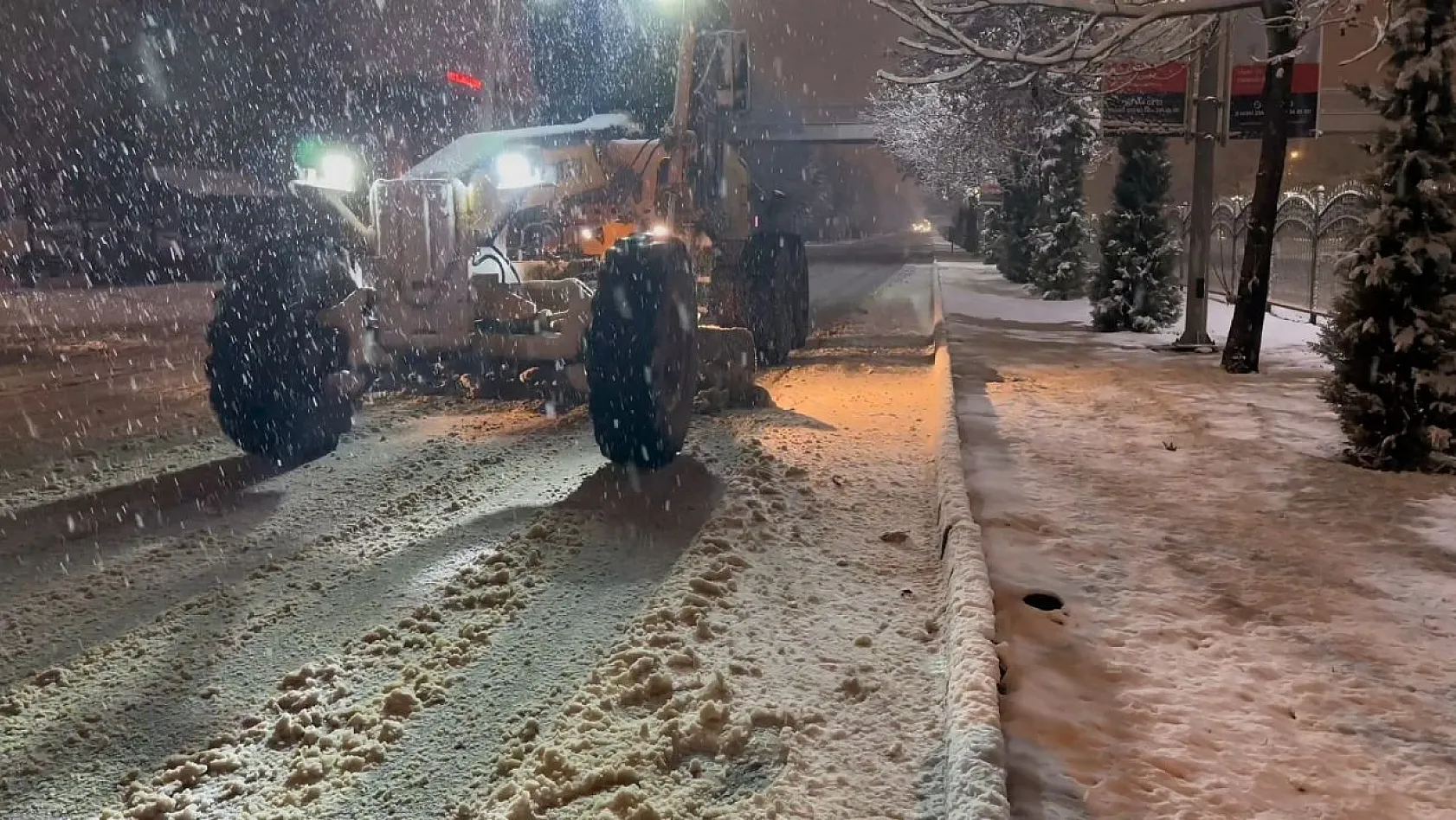 Elazığ'da karla mücadele