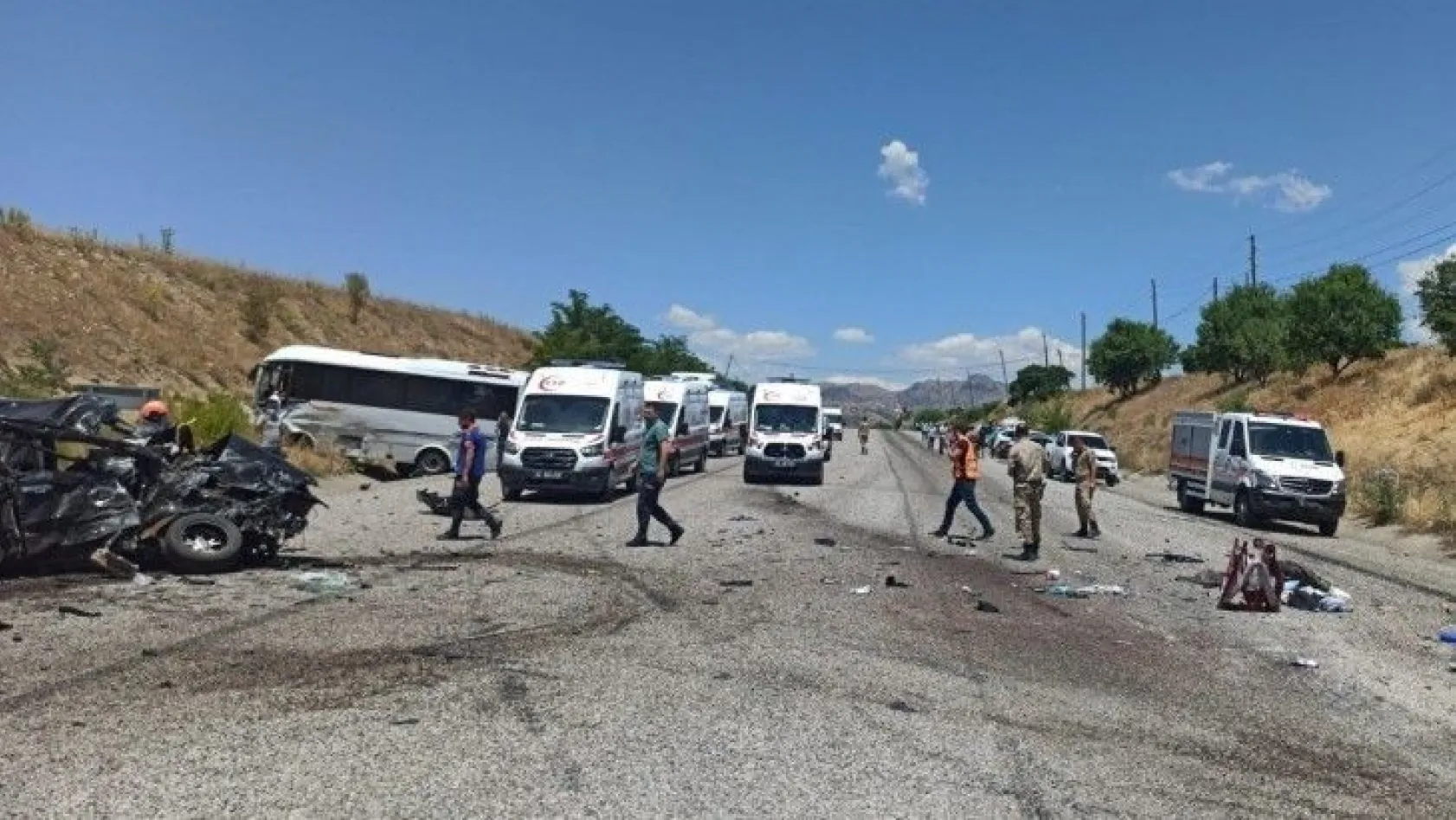 Elazığ'da katliam gibi kaza çok sayıda yaralı!