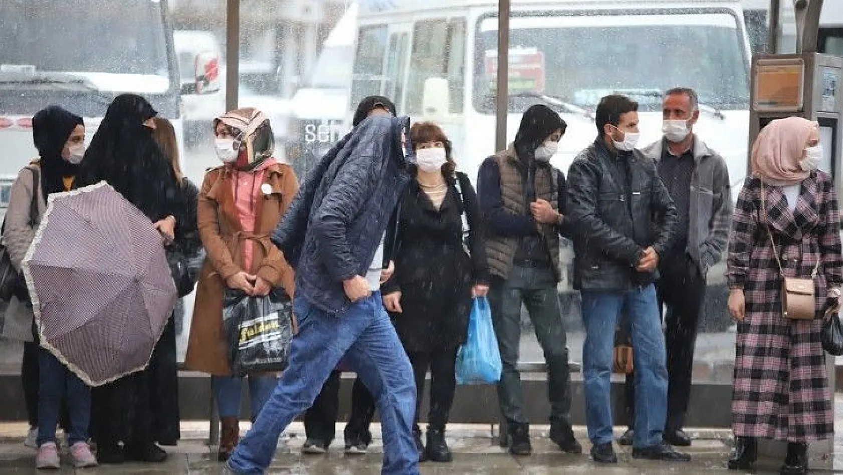 Elazığ'da sağanak yağış etkili oluyor